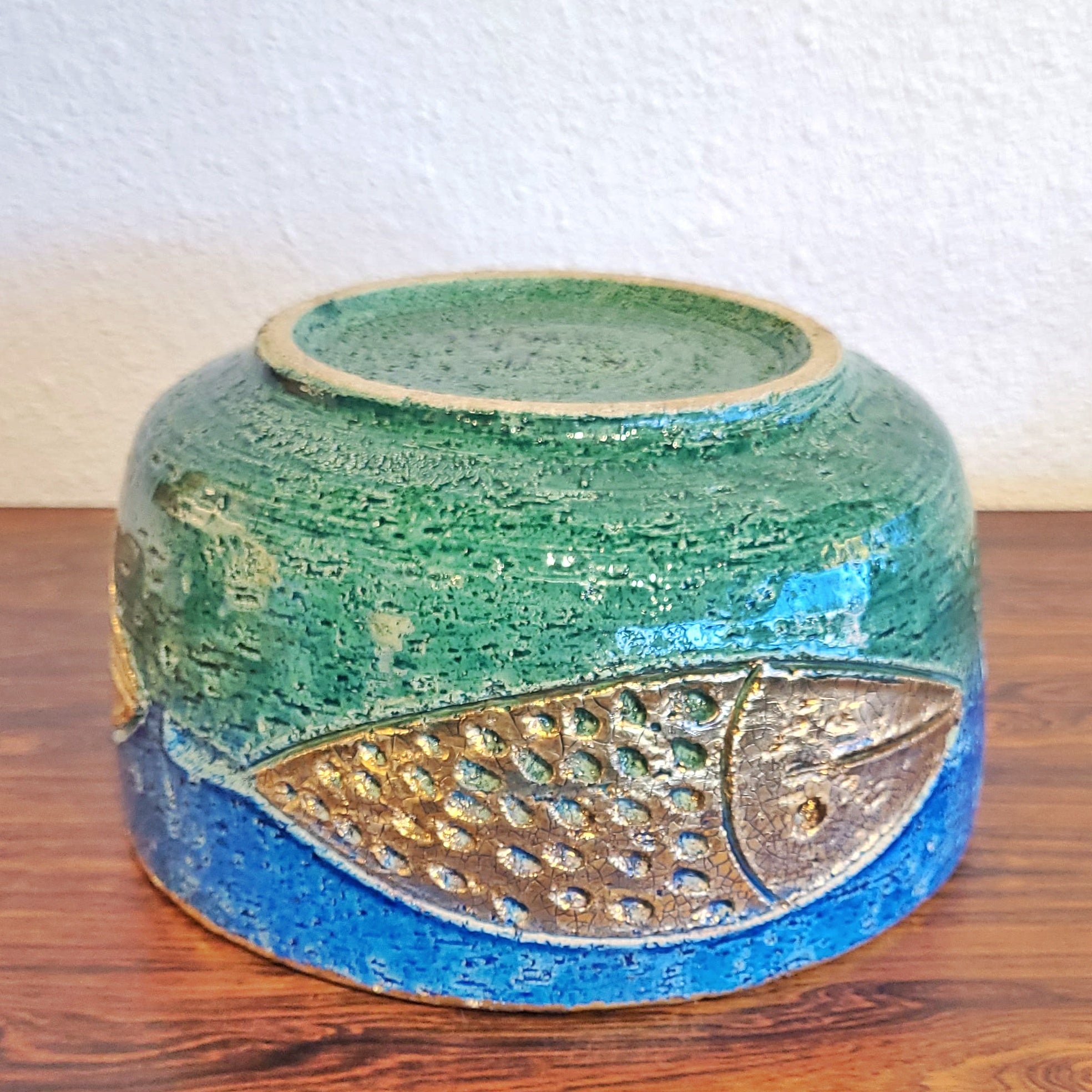 LARGE BITOSSI CENTERPIECE BOWL WITH GOLDEN FISH MOTIF