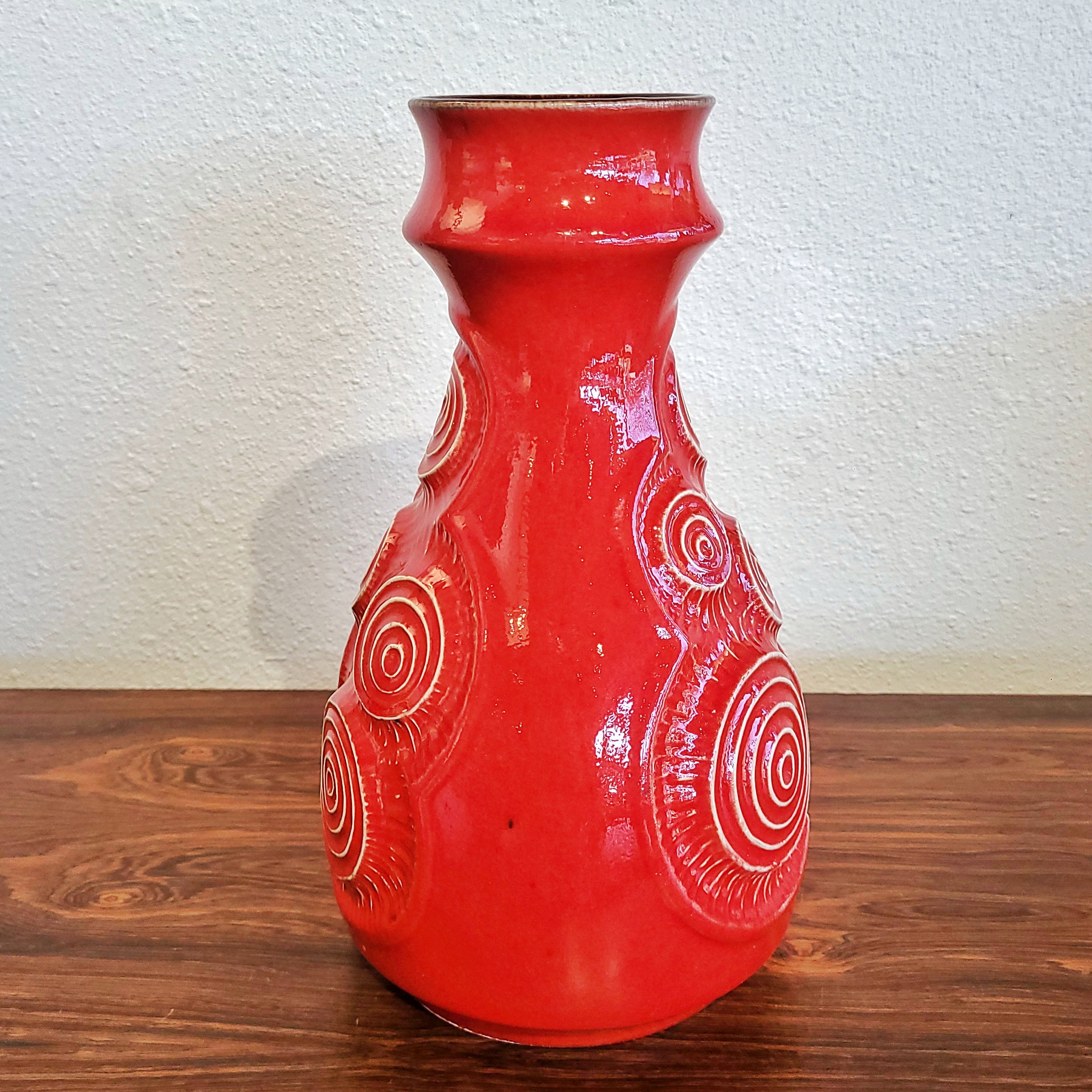 BAY KERAMIK RELIEF DÉCOR ‘TÖPFERMEISTER’ SERIES VASE Nr. 85/30