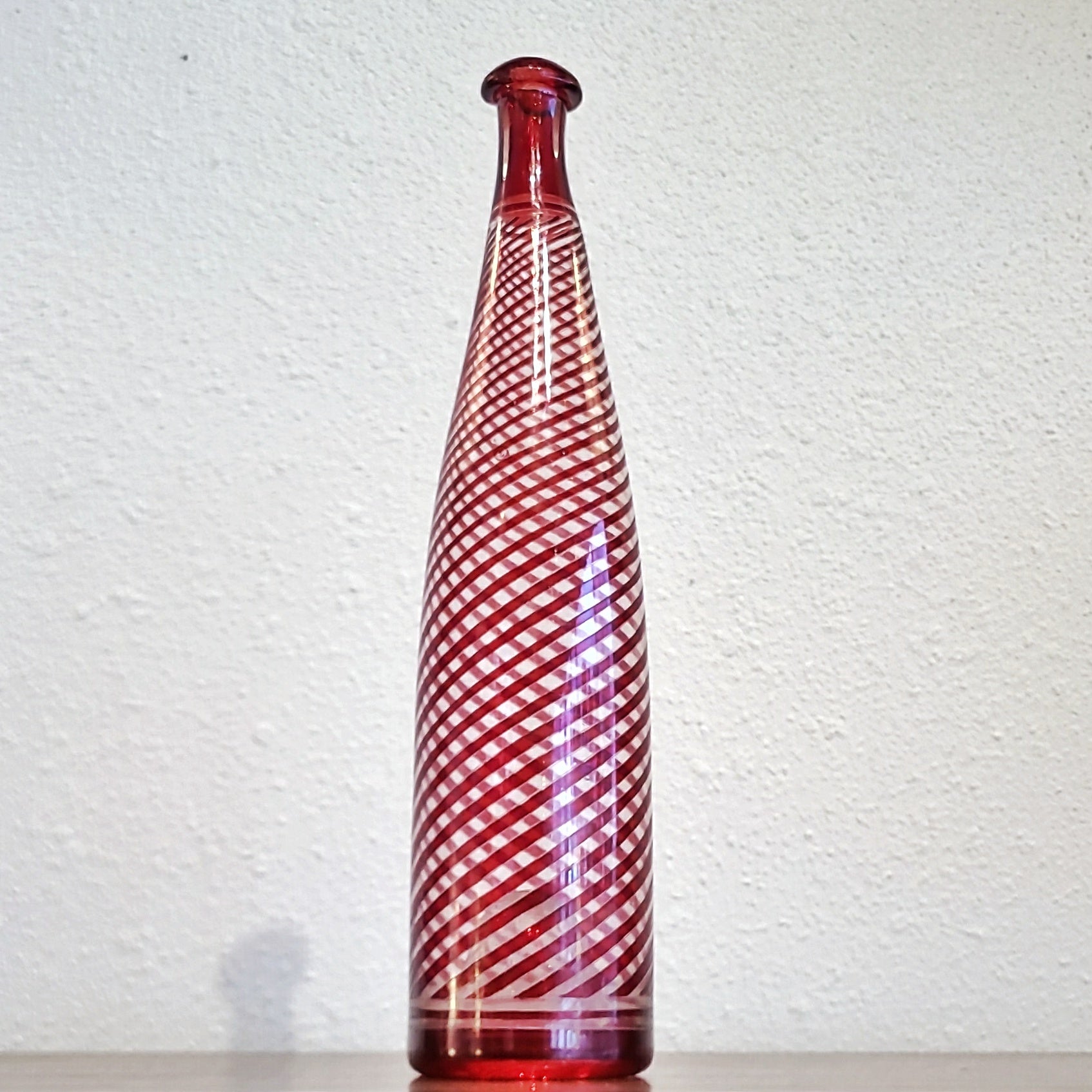 ANTIQUE MOUTH-BLOWN BOTTLE WITH ENAMEL DÉCOR (VICTORIAN?)