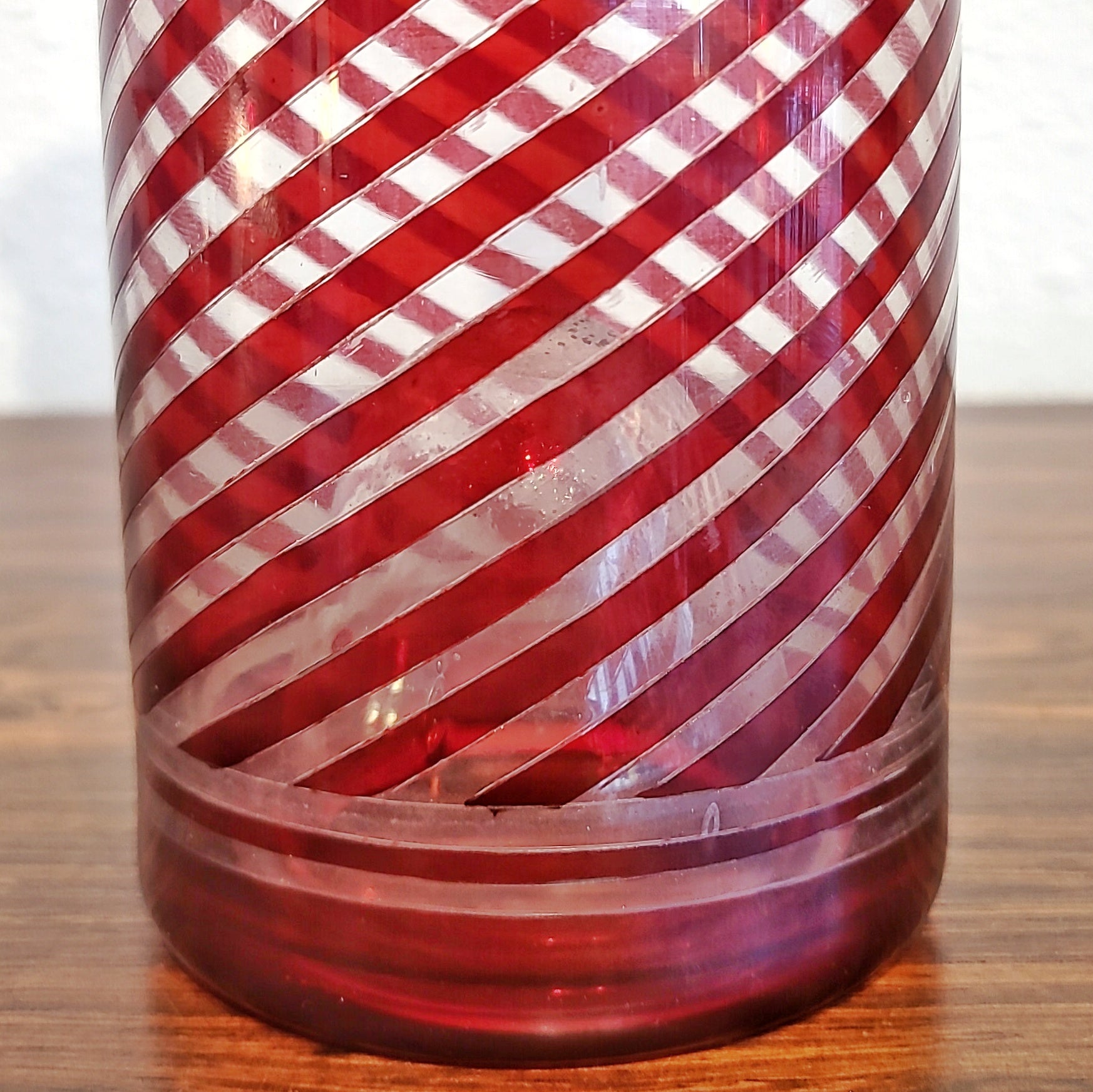 ANTIQUE MOUTH-BLOWN BOTTLE WITH ENAMEL DÉCOR (VICTORIAN?)