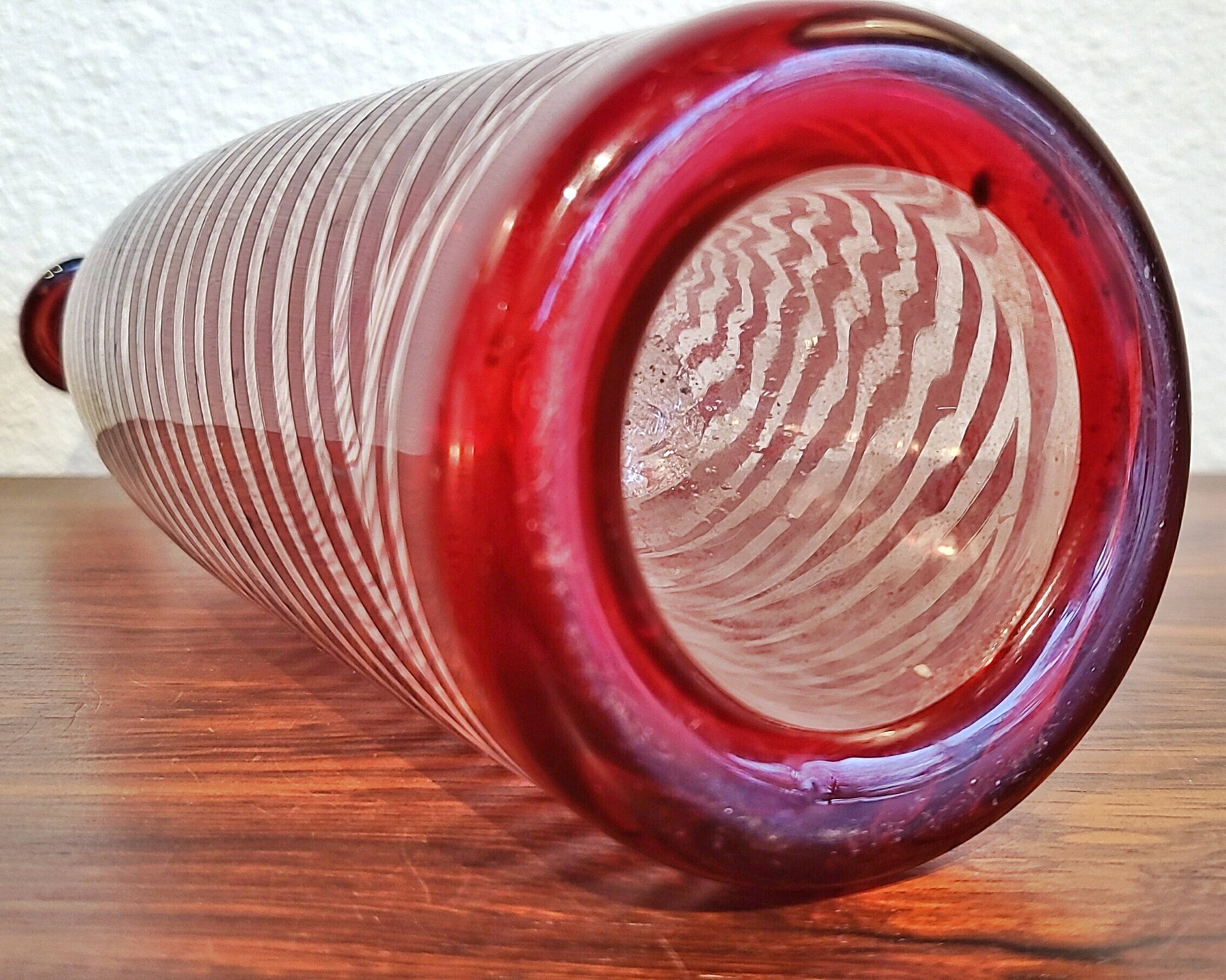 ANTIQUE MOUTH-BLOWN BOTTLE WITH ENAMEL DÉCOR (VICTORIAN?)