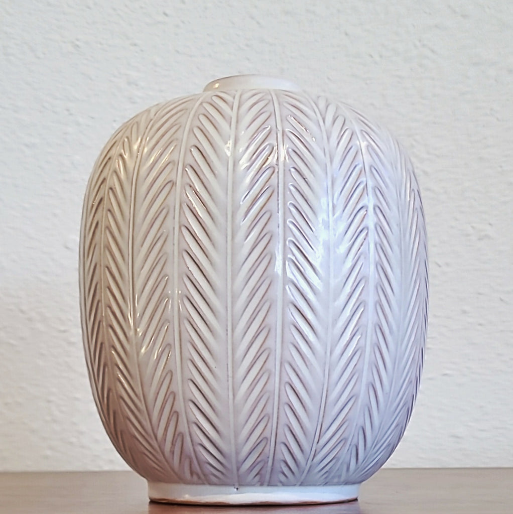 ANNA-LISA THOMSON INCISED VASE FOR UPSALA-EKEBY (SWEDEN, 1940s