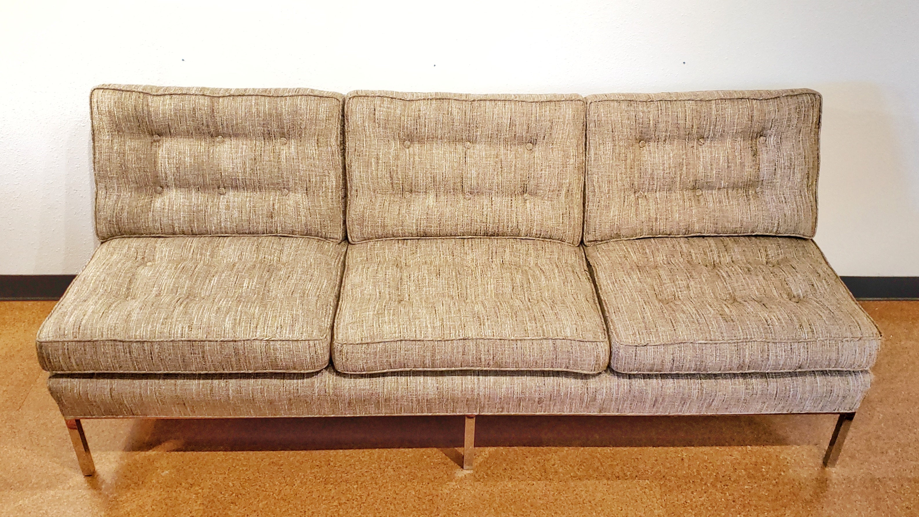 ARMLESS SOFA WITH CHROMED STEEL PLATFORM BASE