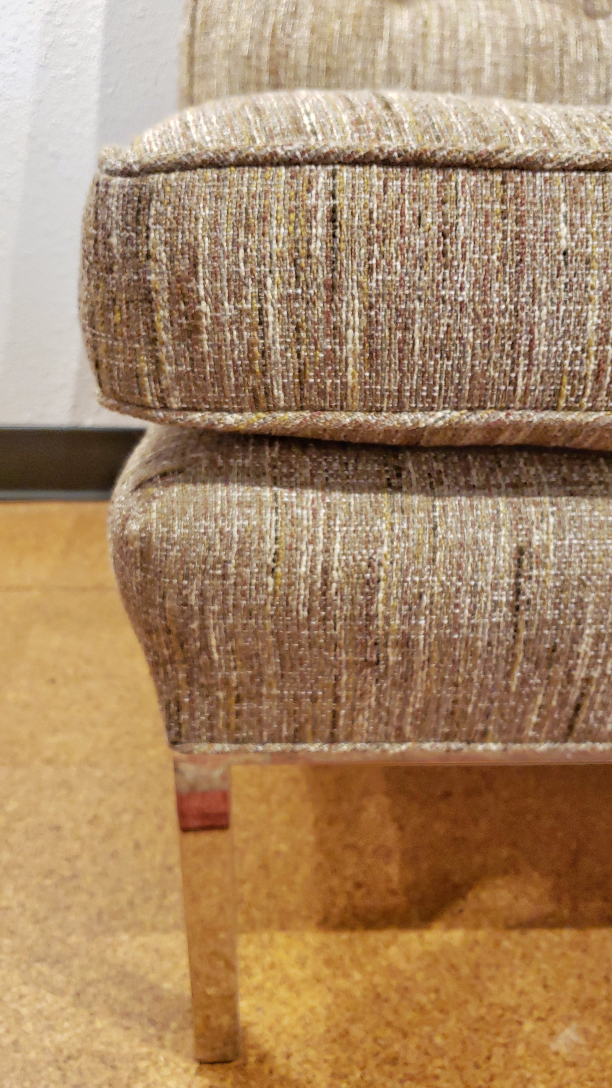 ARMLESS SOFA WITH CHROMED STEEL PLATFORM BASE