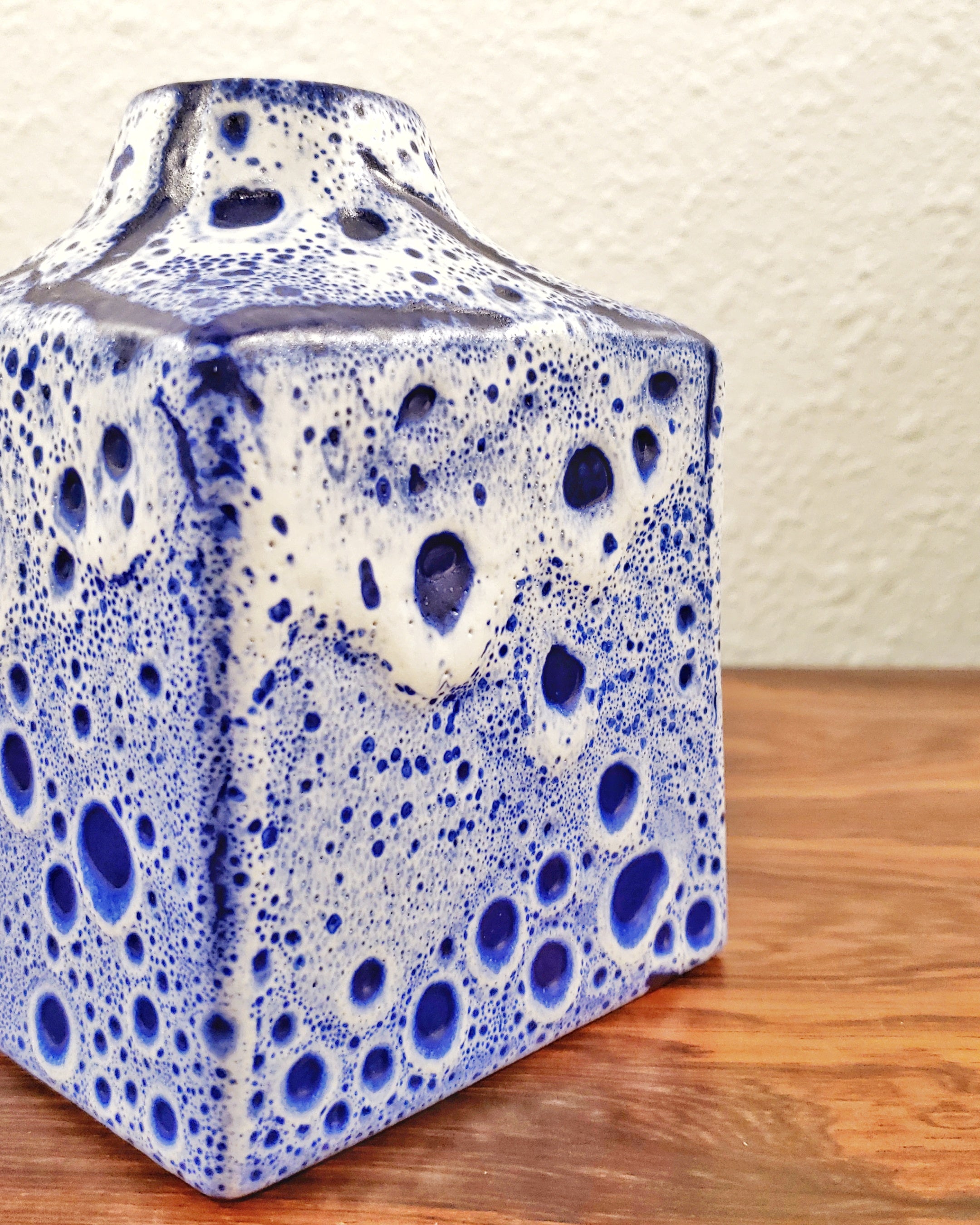 ES KERAMIK FAT-LAVA VASE 684/12