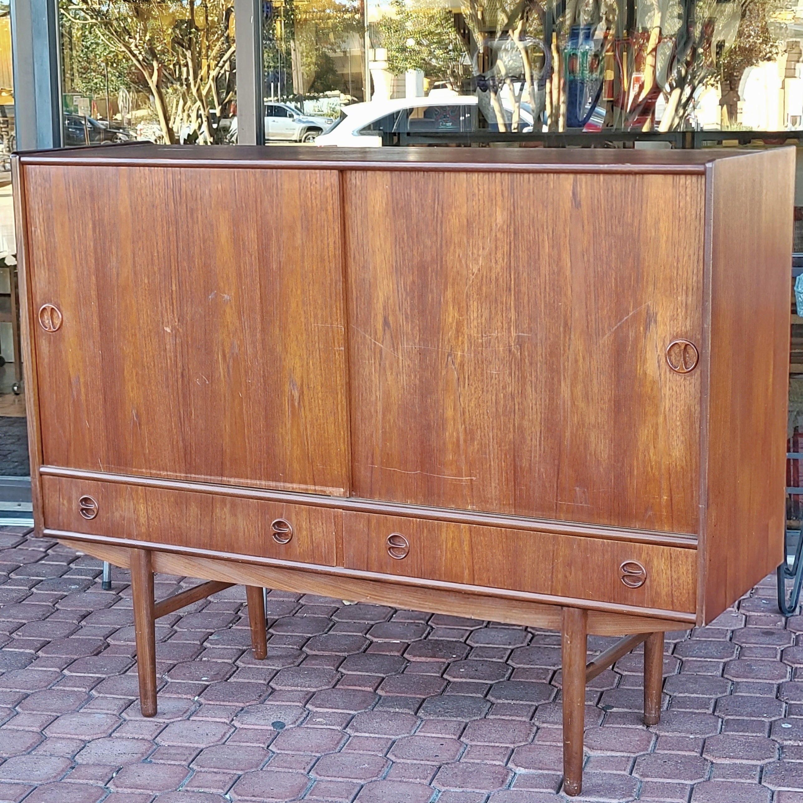 TEAK DANISH MODERN CREDENZA/SIDEBOARD