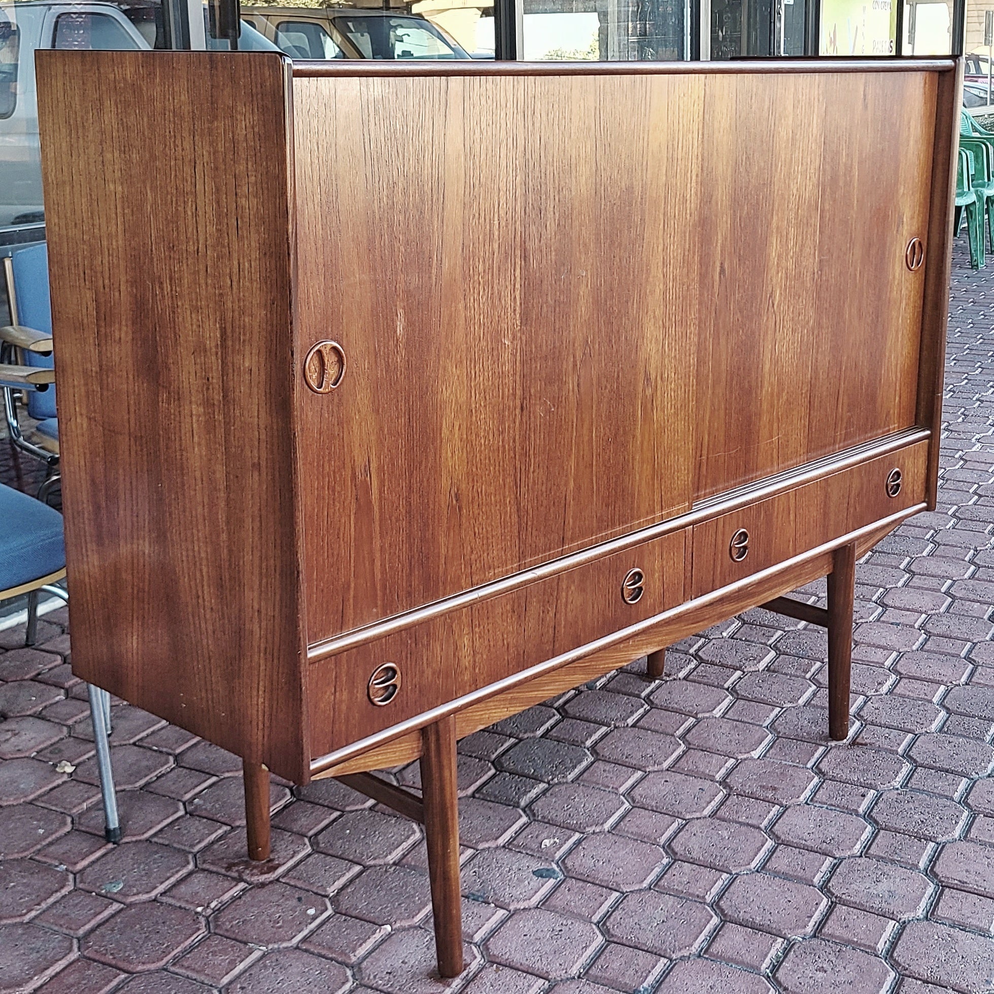 TEAK DANISH MODERN CREDENZA/SIDEBOARD