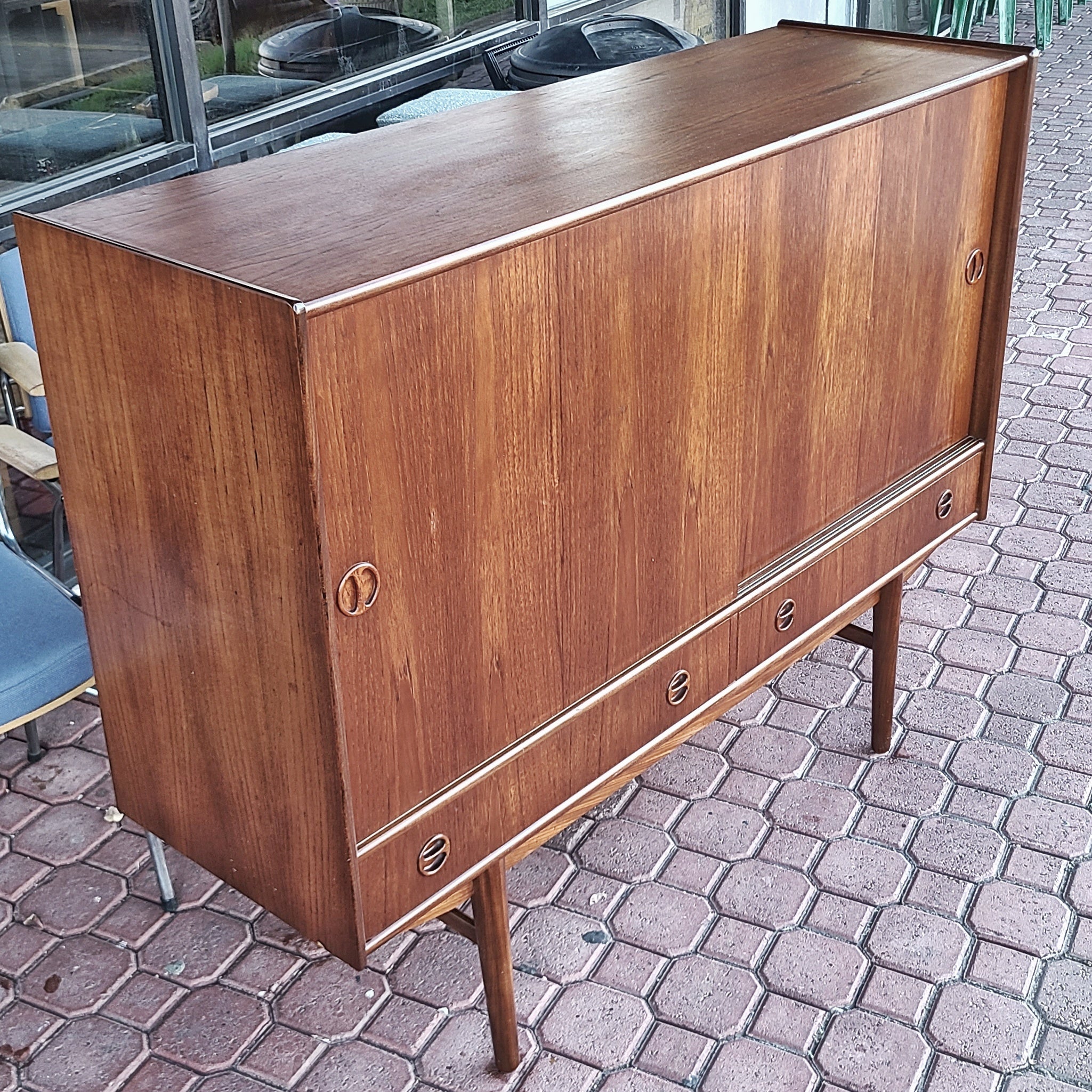 TEAK DANISH MODERN CREDENZA/SIDEBOARD