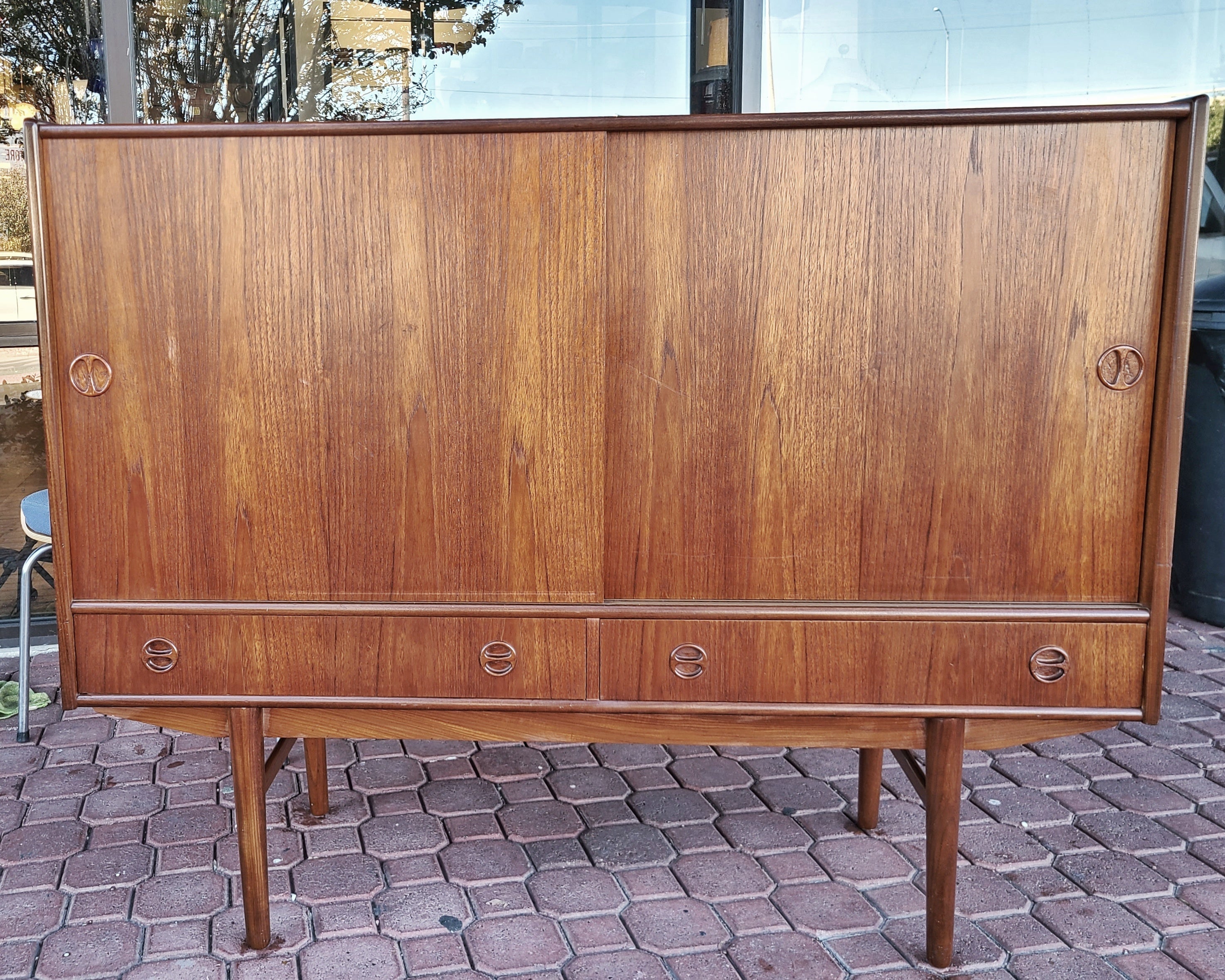 TEAK DANISH MODERN CREDENZA/SIDEBOARD