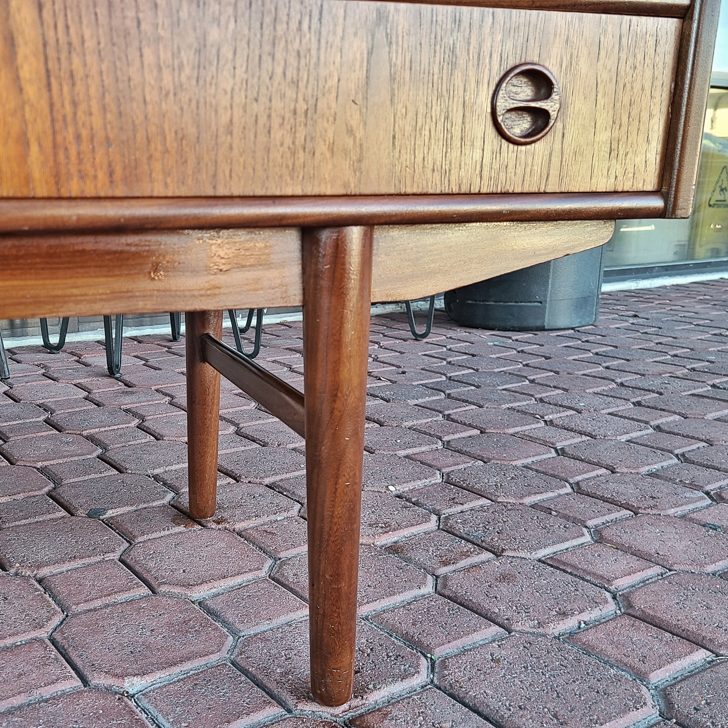 TEAK DANISH MODERN CREDENZA/SIDEBOARD