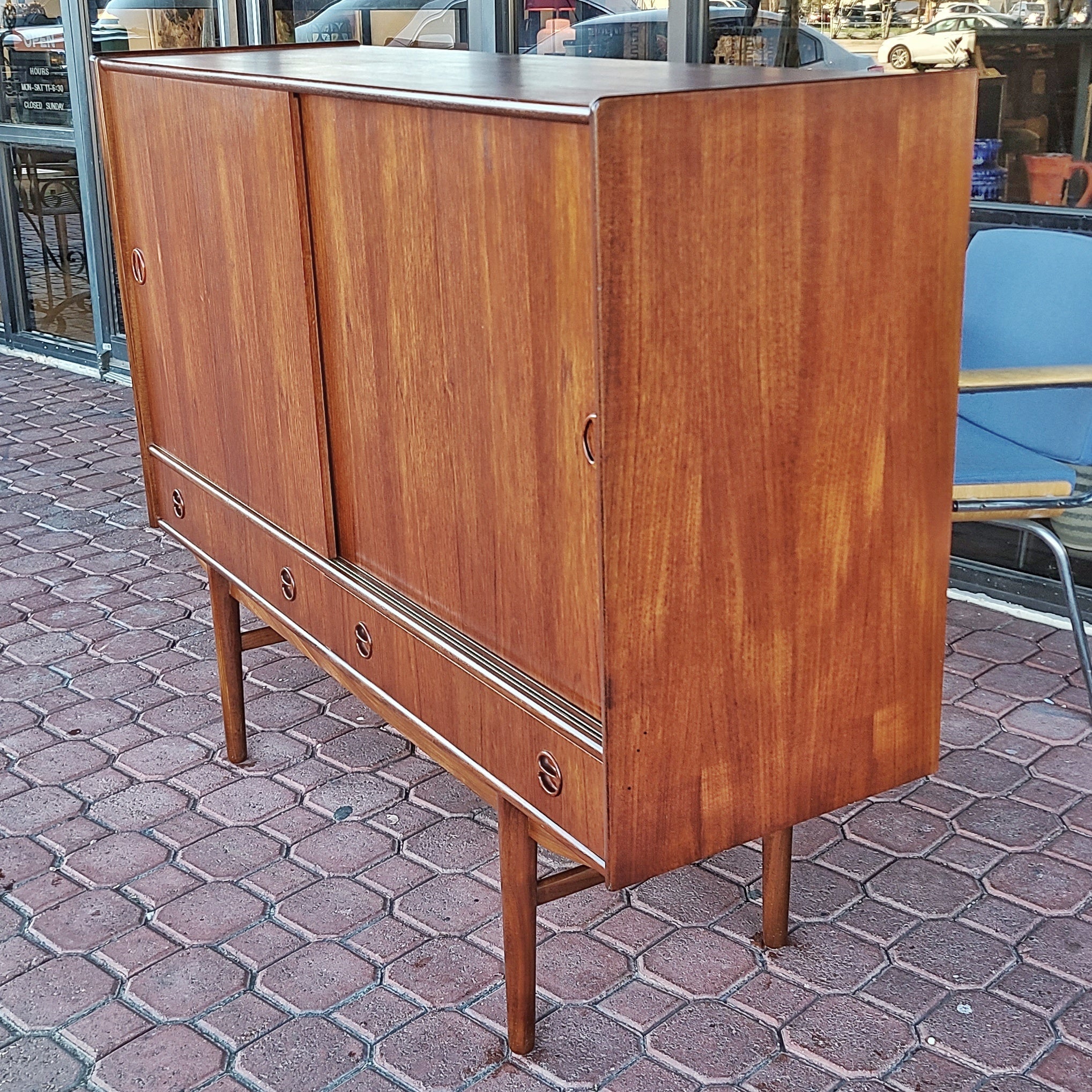 TEAK DANISH MODERN CREDENZA/SIDEBOARD