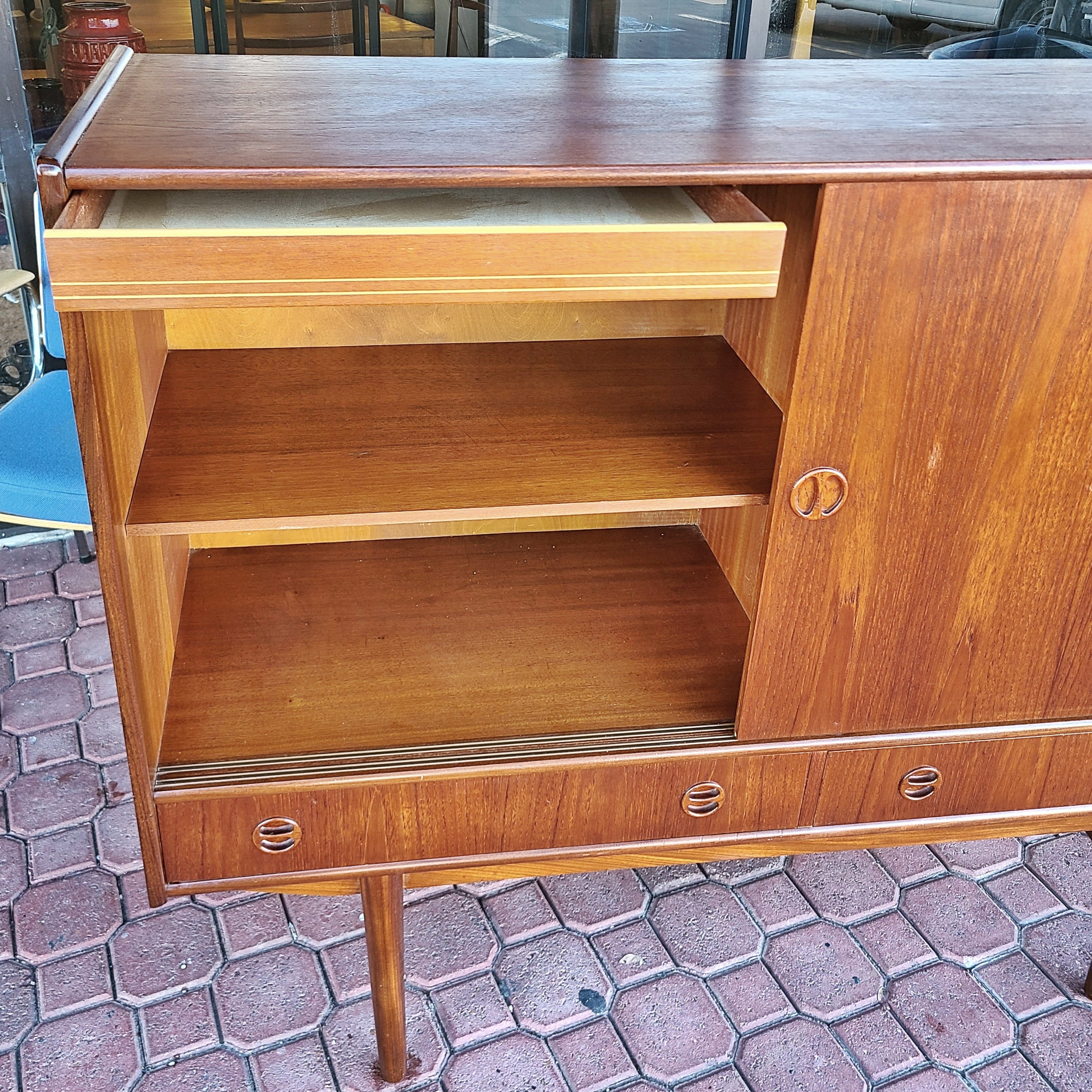 TEAK DANISH MODERN CREDENZA/SIDEBOARD