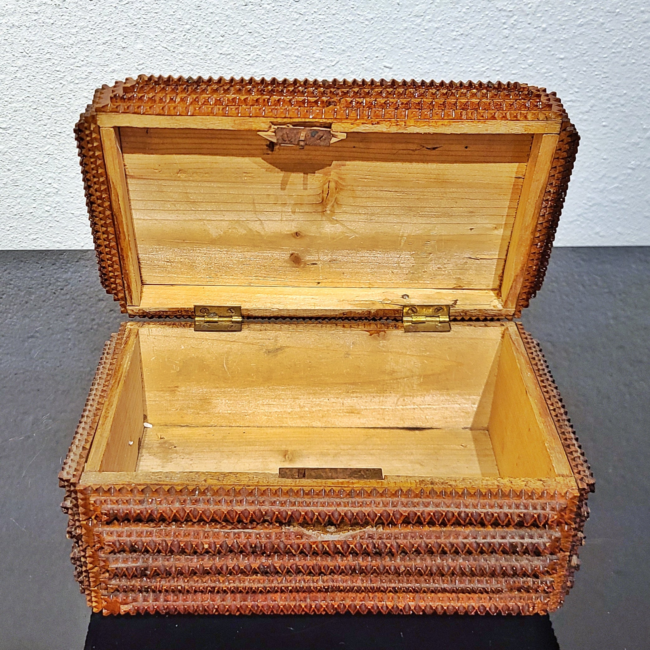 1930s GERMAN TRAMP ART BOX