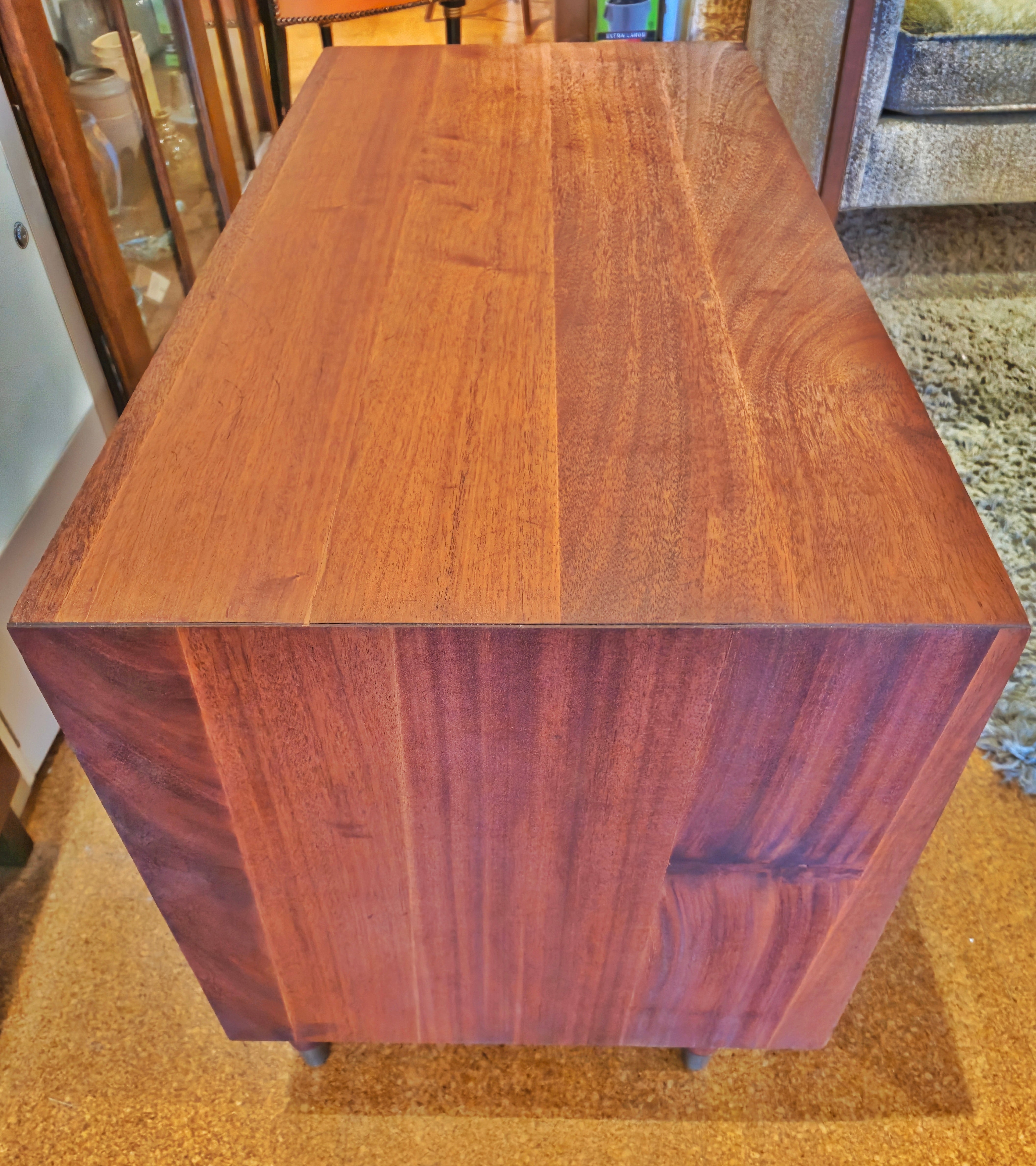 DIMINUTIVE MAHOGANY WINDOW CABINET BY HUNGERFORD FURNITURE, CO.