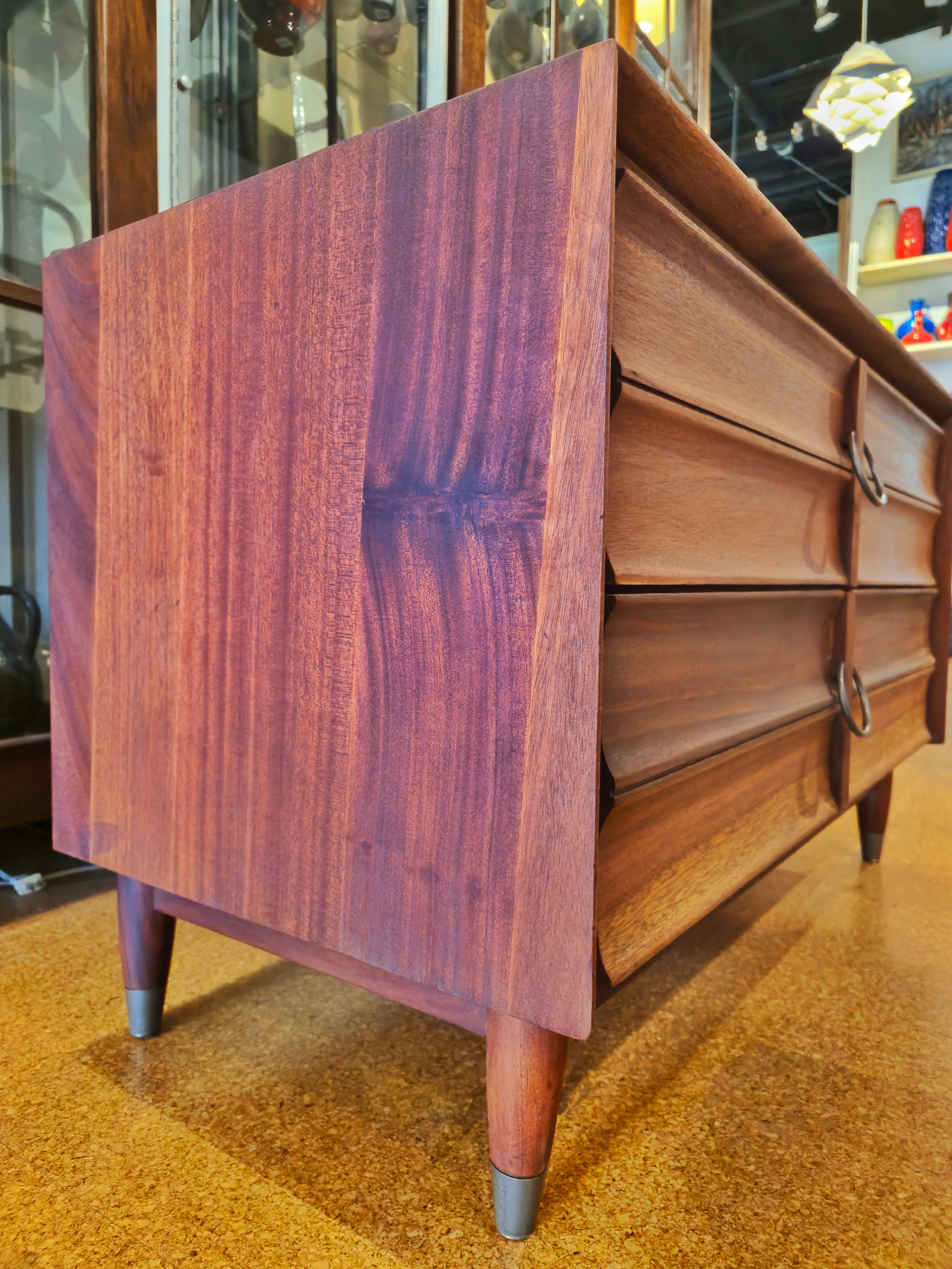 DIMINUTIVE MAHOGANY WINDOW CABINET BY HUNGERFORD FURNITURE, CO.
