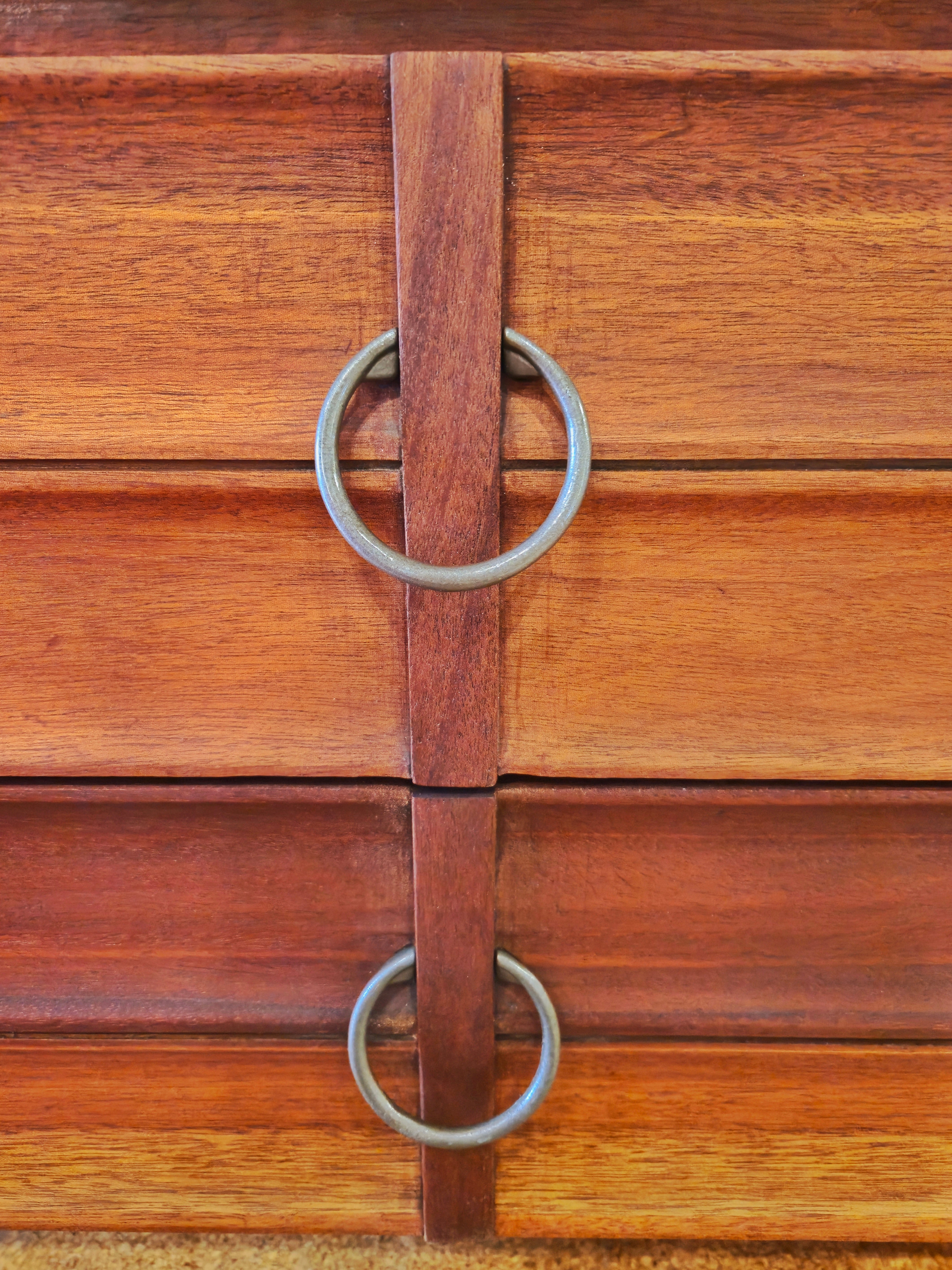 DIMINUTIVE MAHOGANY WINDOW CABINET BY HUNGERFORD FURNITURE, CO.