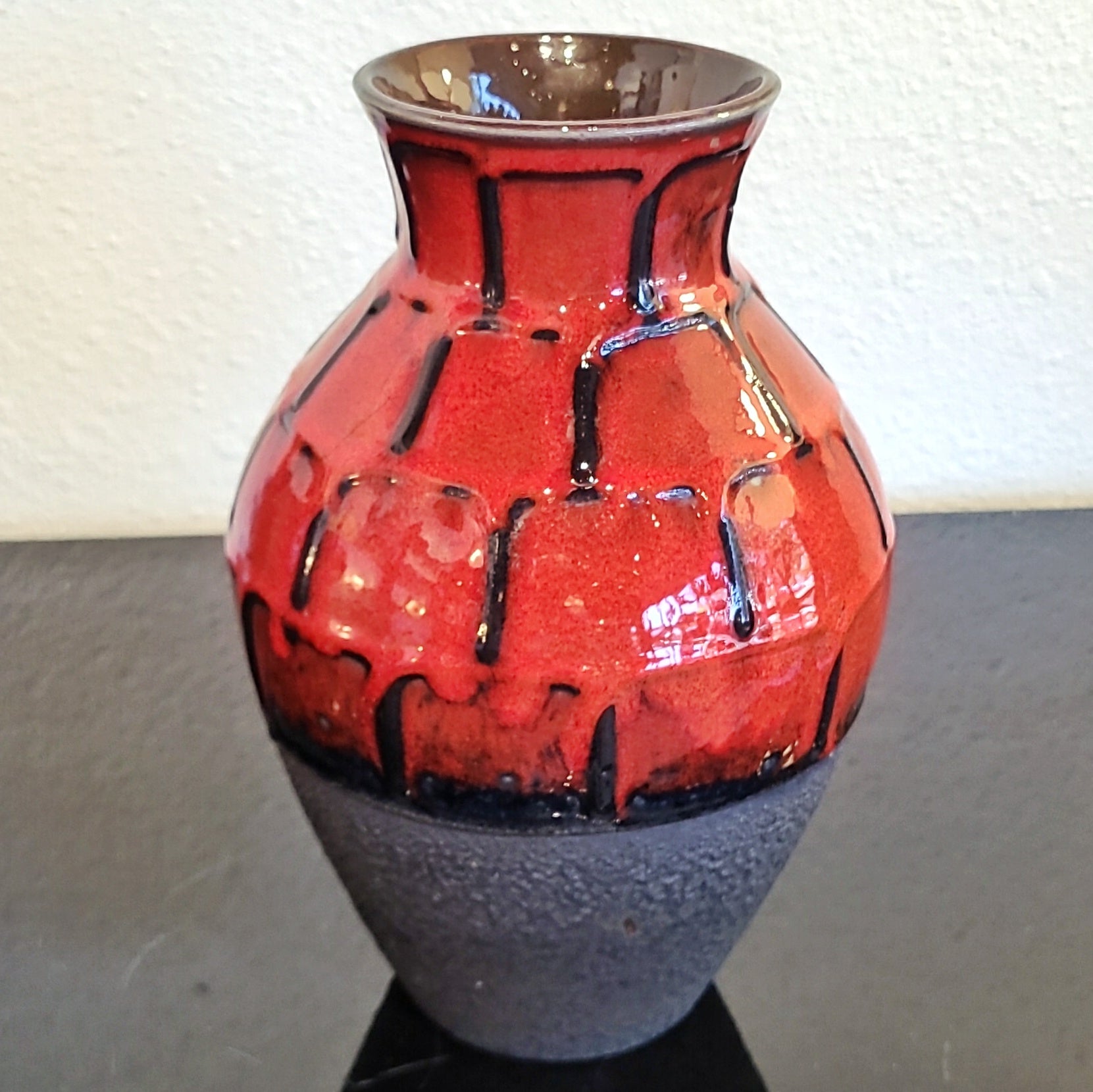 CARSTENS RED ON BLACK 'LUXUS' BOUQUET VASE Nr. 1245/25