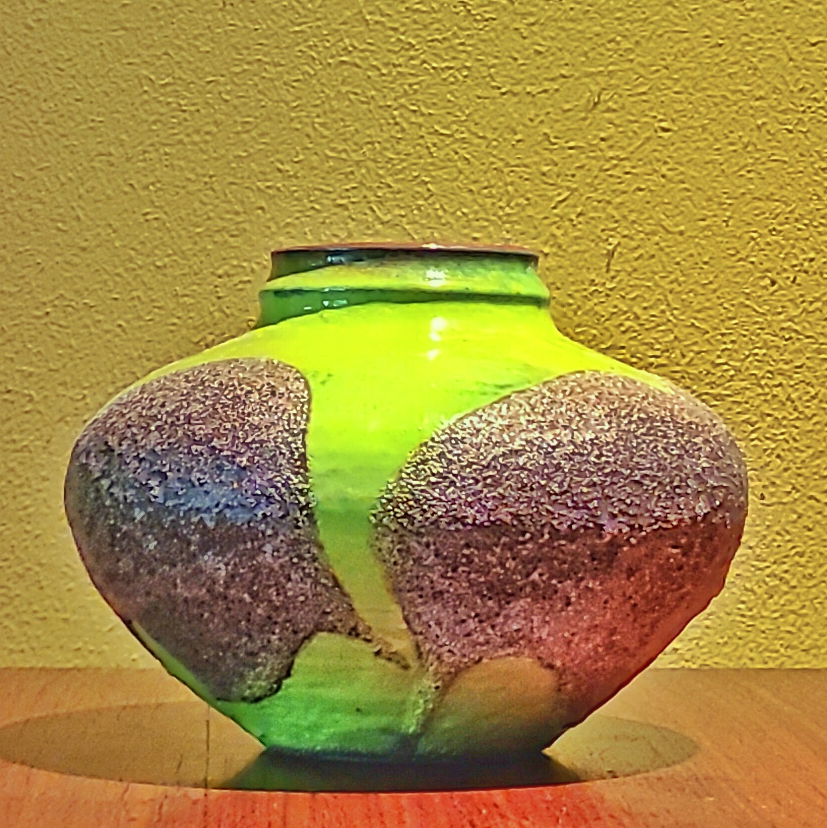 LIME GREEN CARSTENS ‘ATELIER’ JUG VASE Nr. C243/15