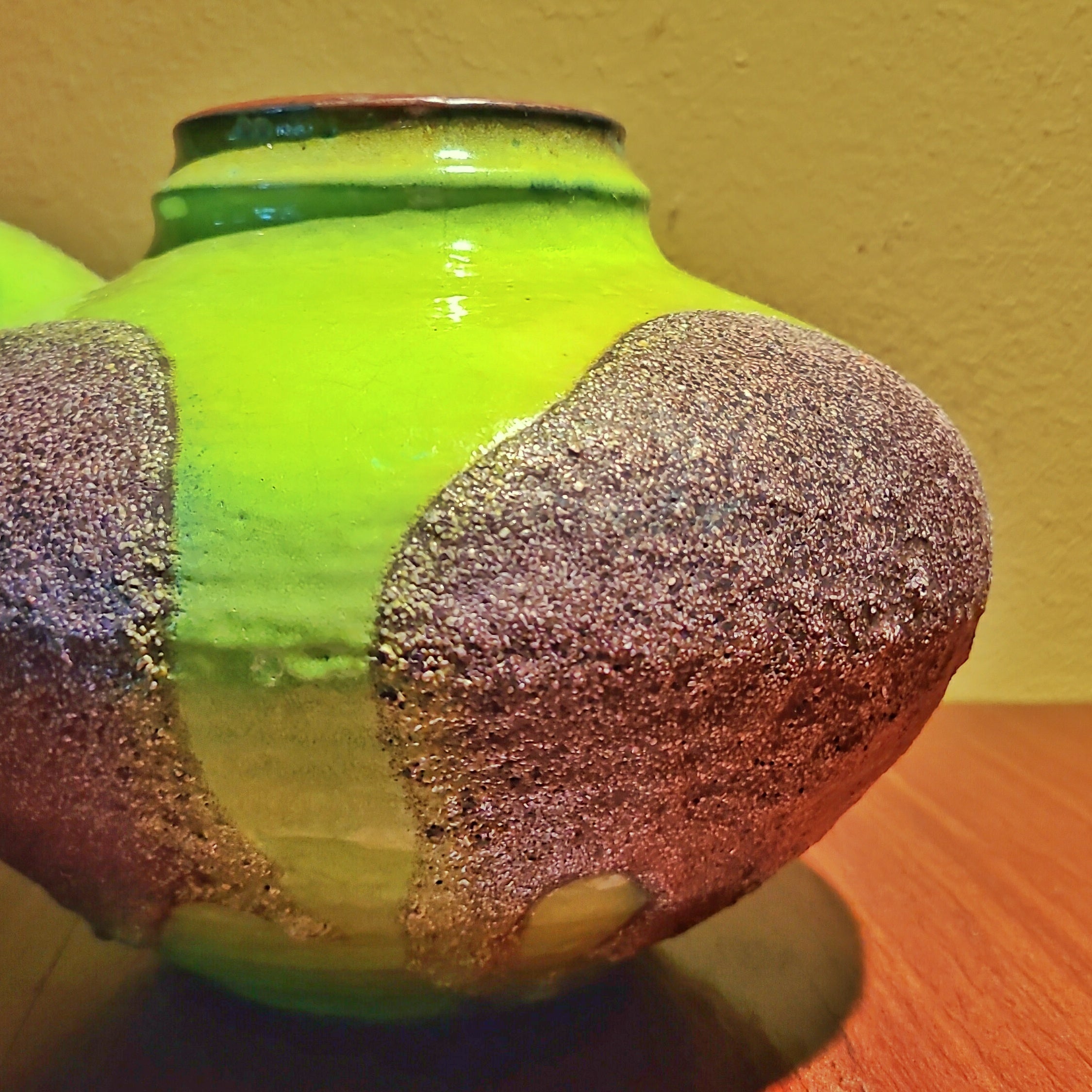 LIME GREEN CARSTENS ‘ATELIER’ JUG VASE Nr. C243/15