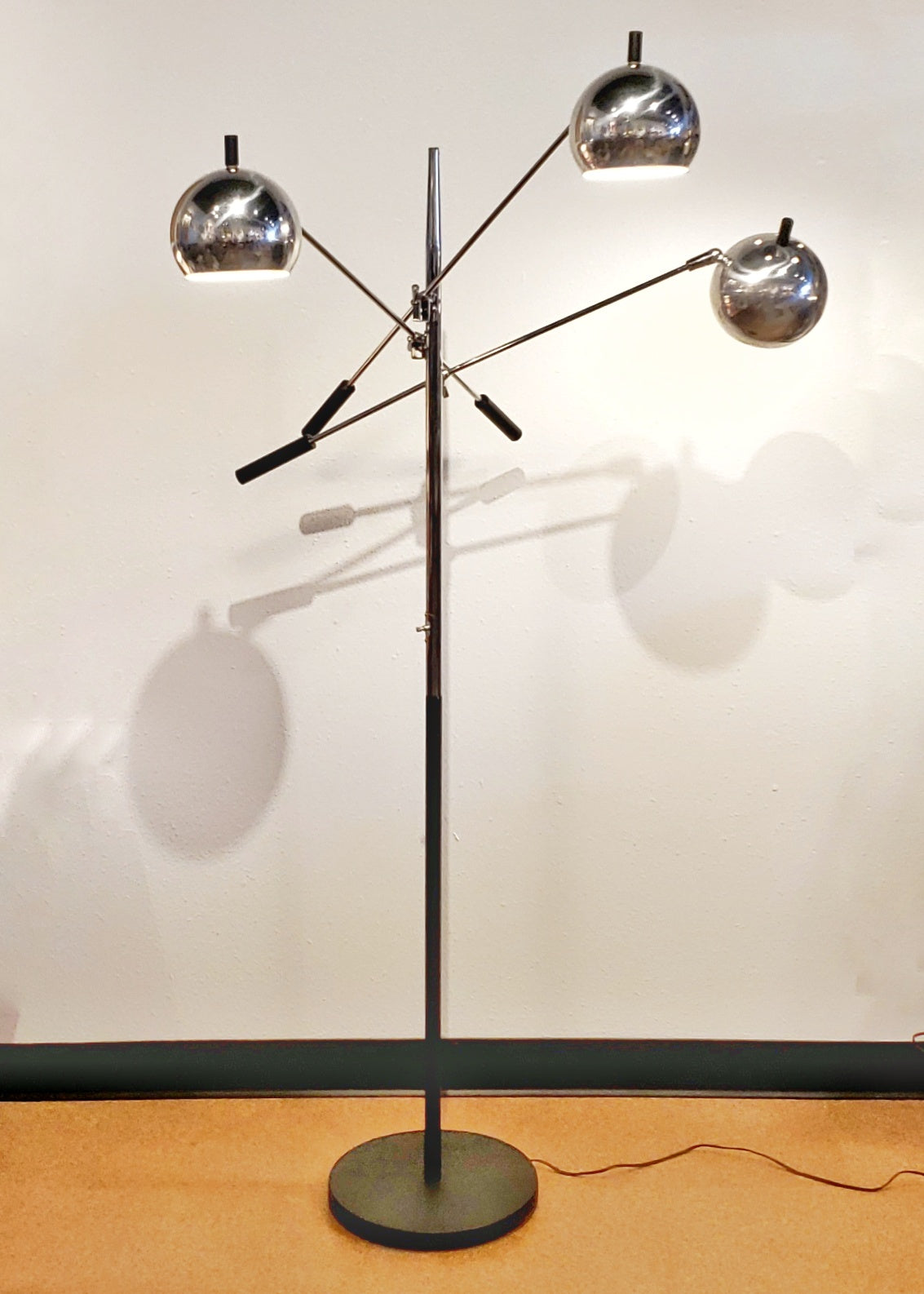 ROBERT SONNEMAN TRIENNALE STYLE CHROME FLOOR LAMP