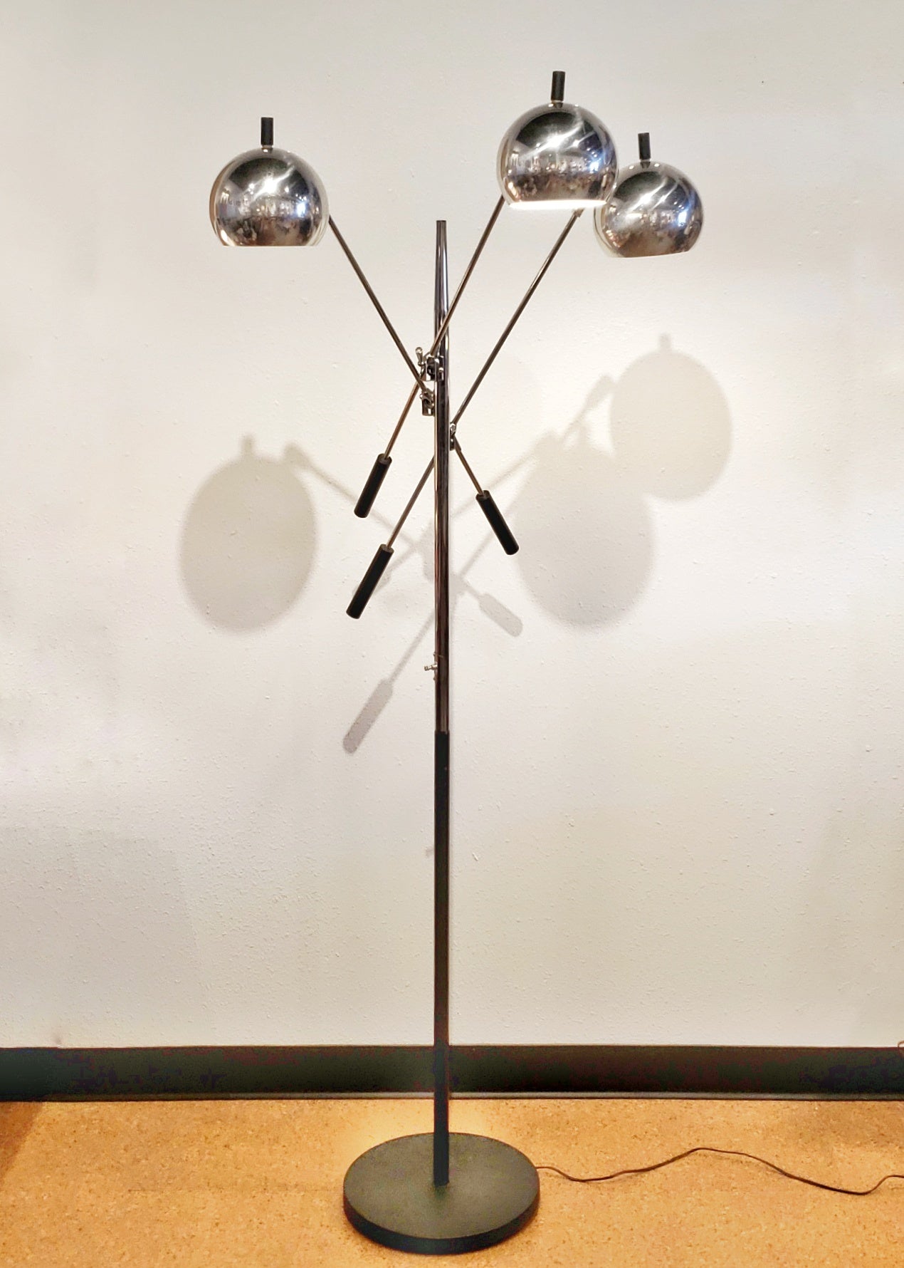 ROBERT SONNEMAN TRIENNALE STYLE CHROME FLOOR LAMP