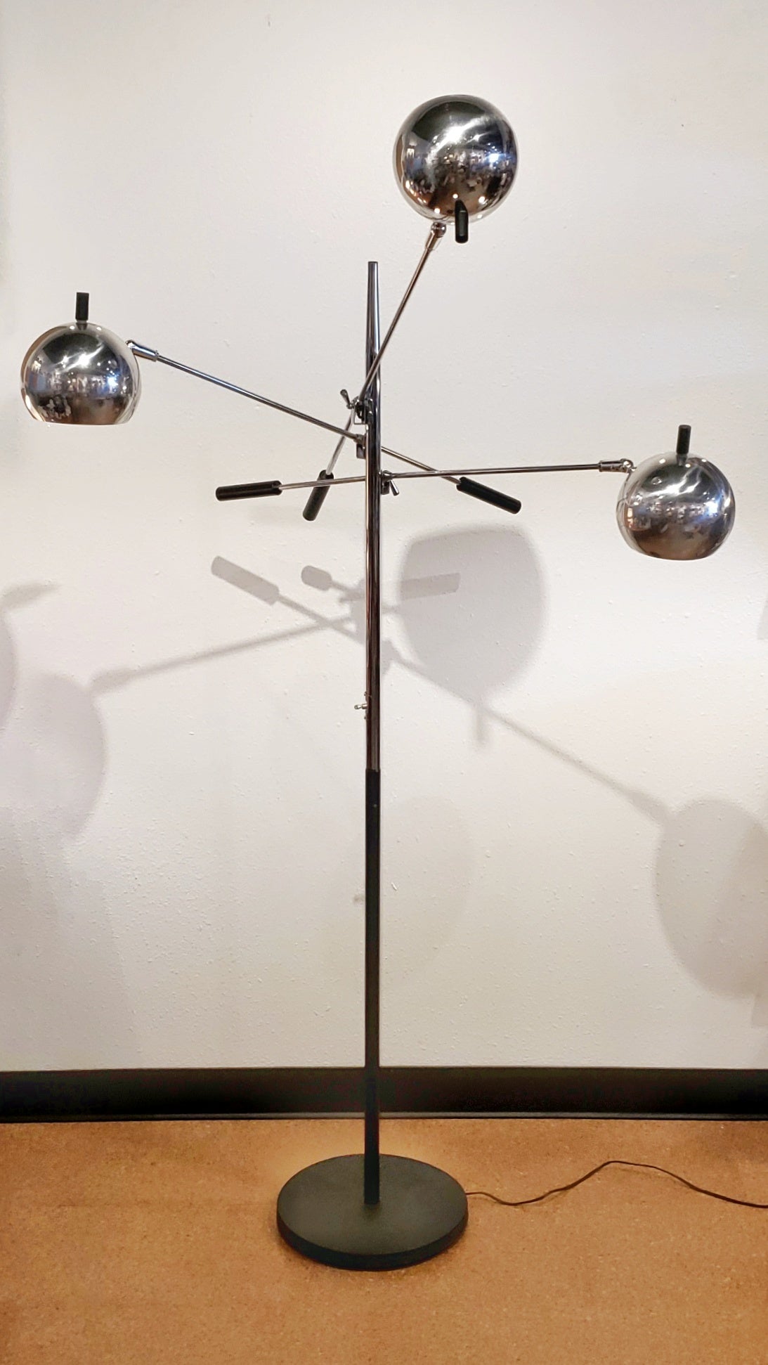 ROBERT SONNEMAN TRIENNALE STYLE CHROME FLOOR LAMP