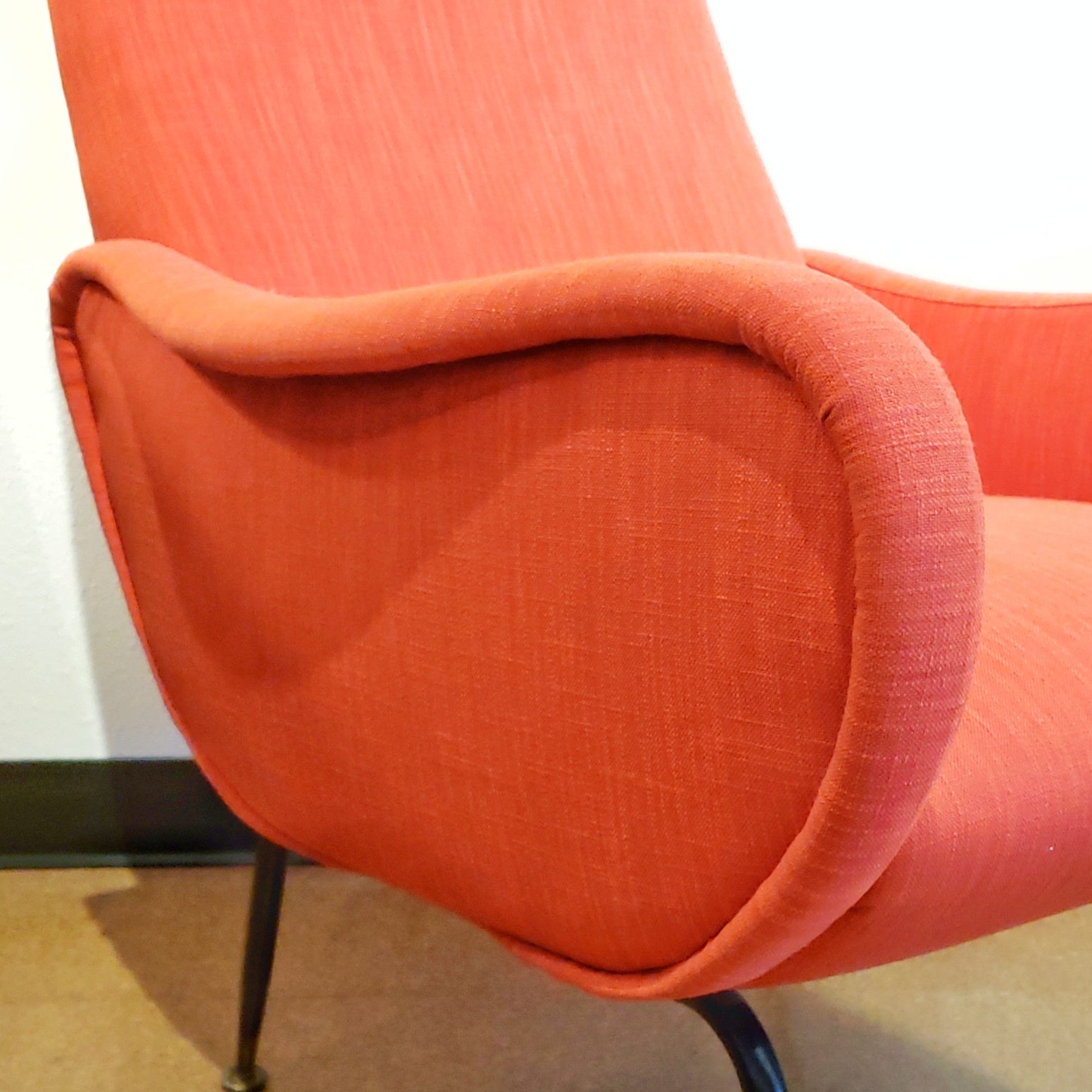 1950s ITALIAN LOUNGE CHAIR IN THE STYLE OF MARCO ZANUSO