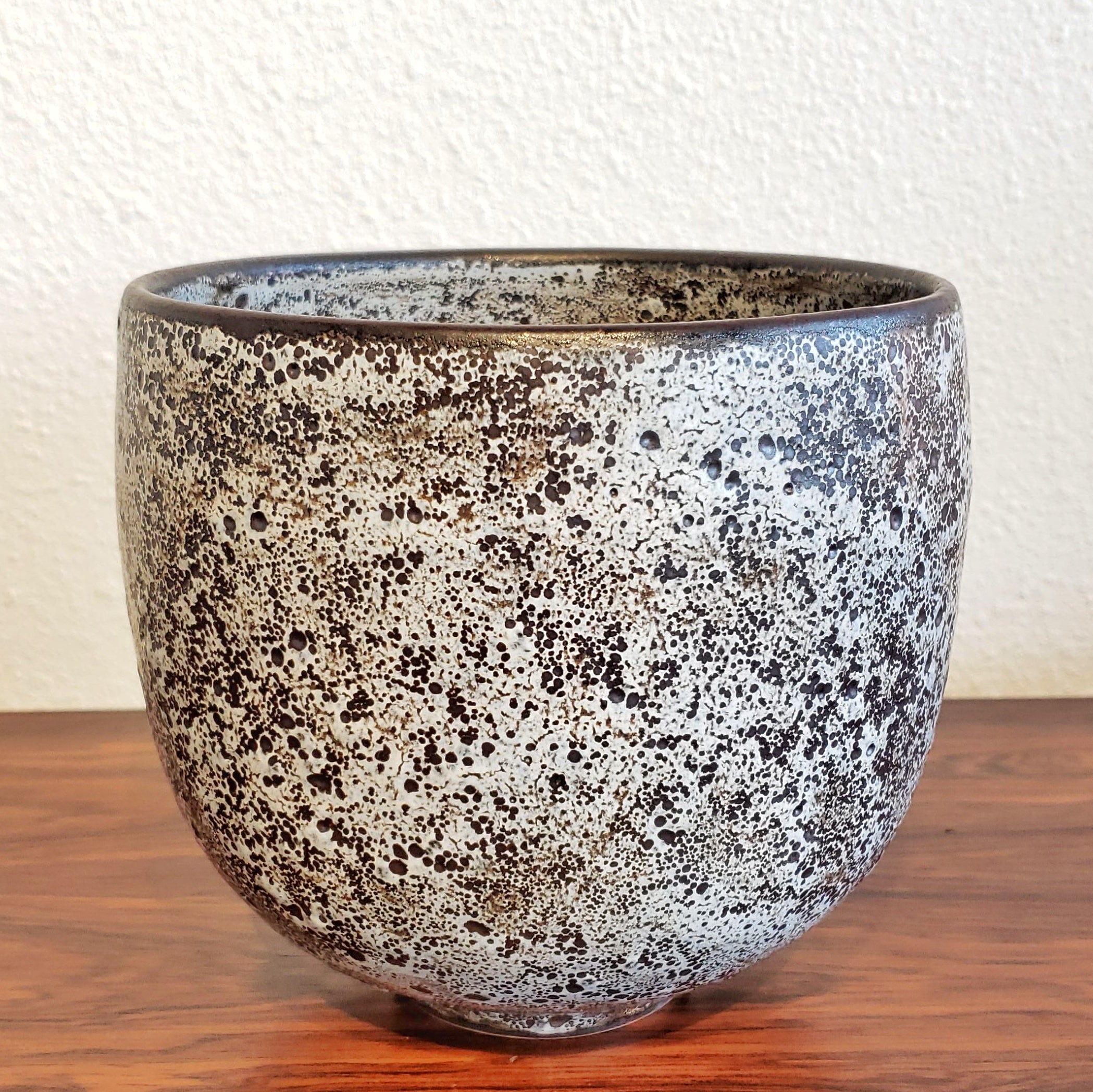 RICHARD FREIWALD ‘ATOMIC MAGNETITE’ SPOT GLAZE BOWL/CACHEPOT