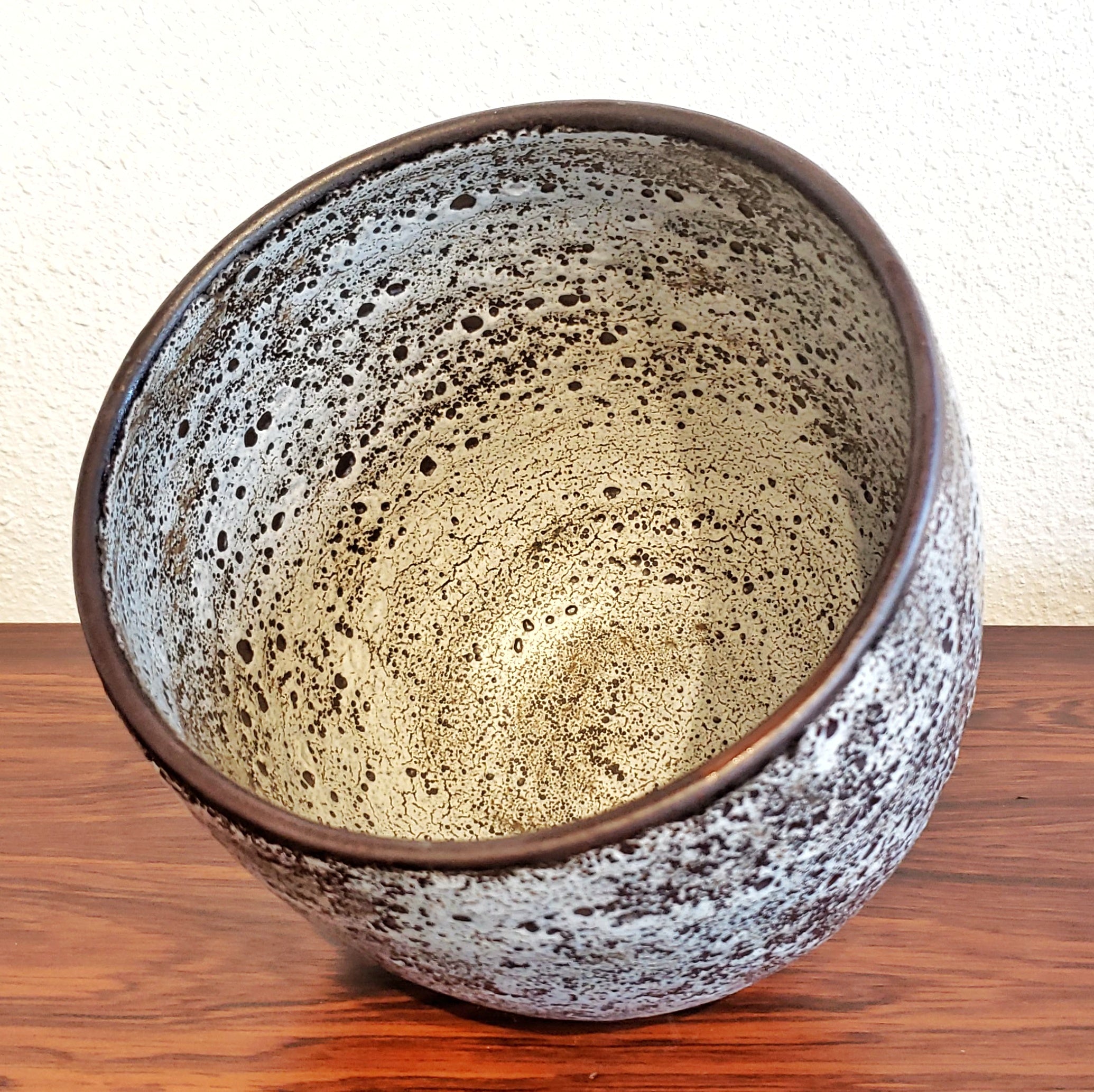 RICHARD FREIWALD ‘ATOMIC MAGNETITE’ SPOT GLAZE BOWL/CACHEPOT