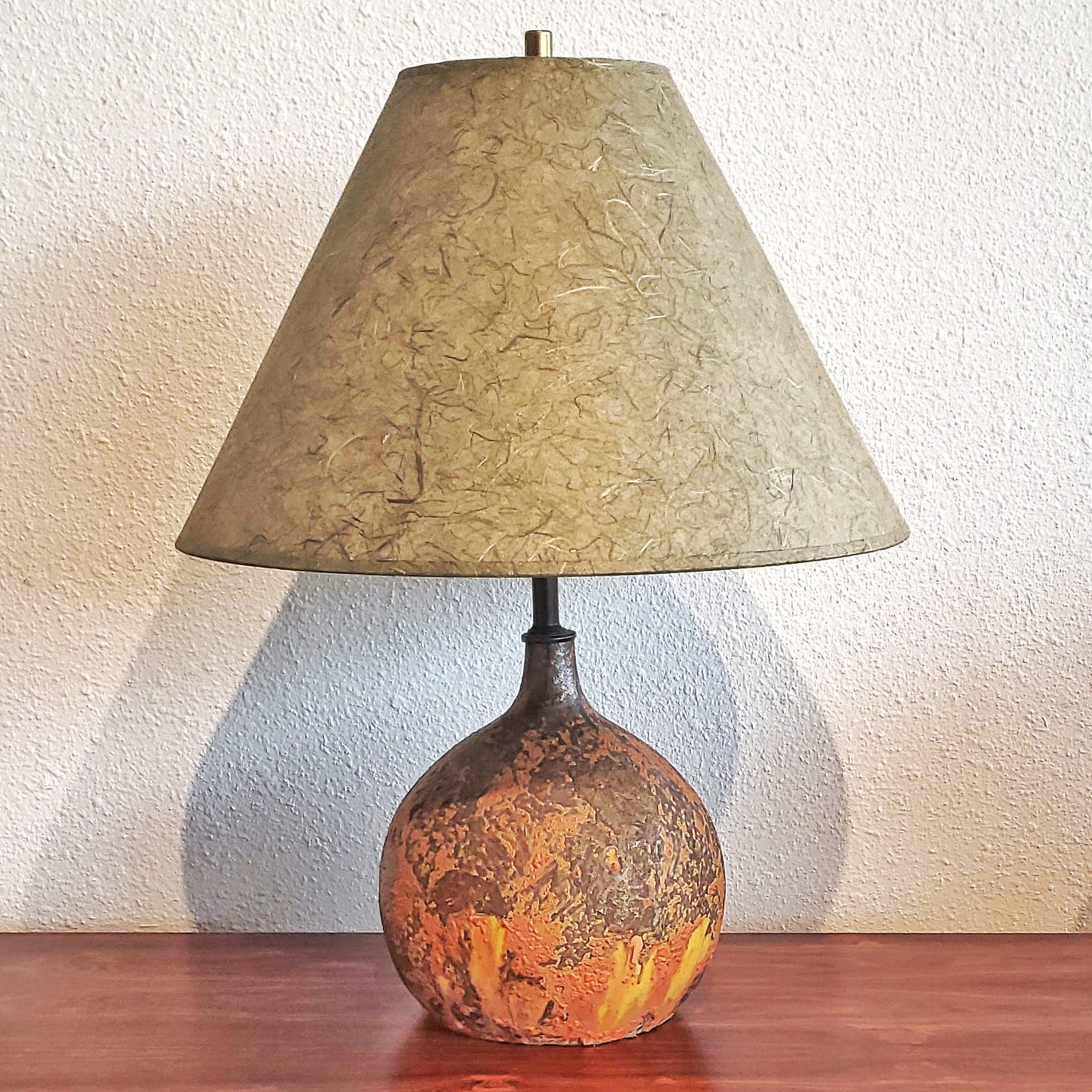 CRUSTY VOLCANIC BALL LAMP