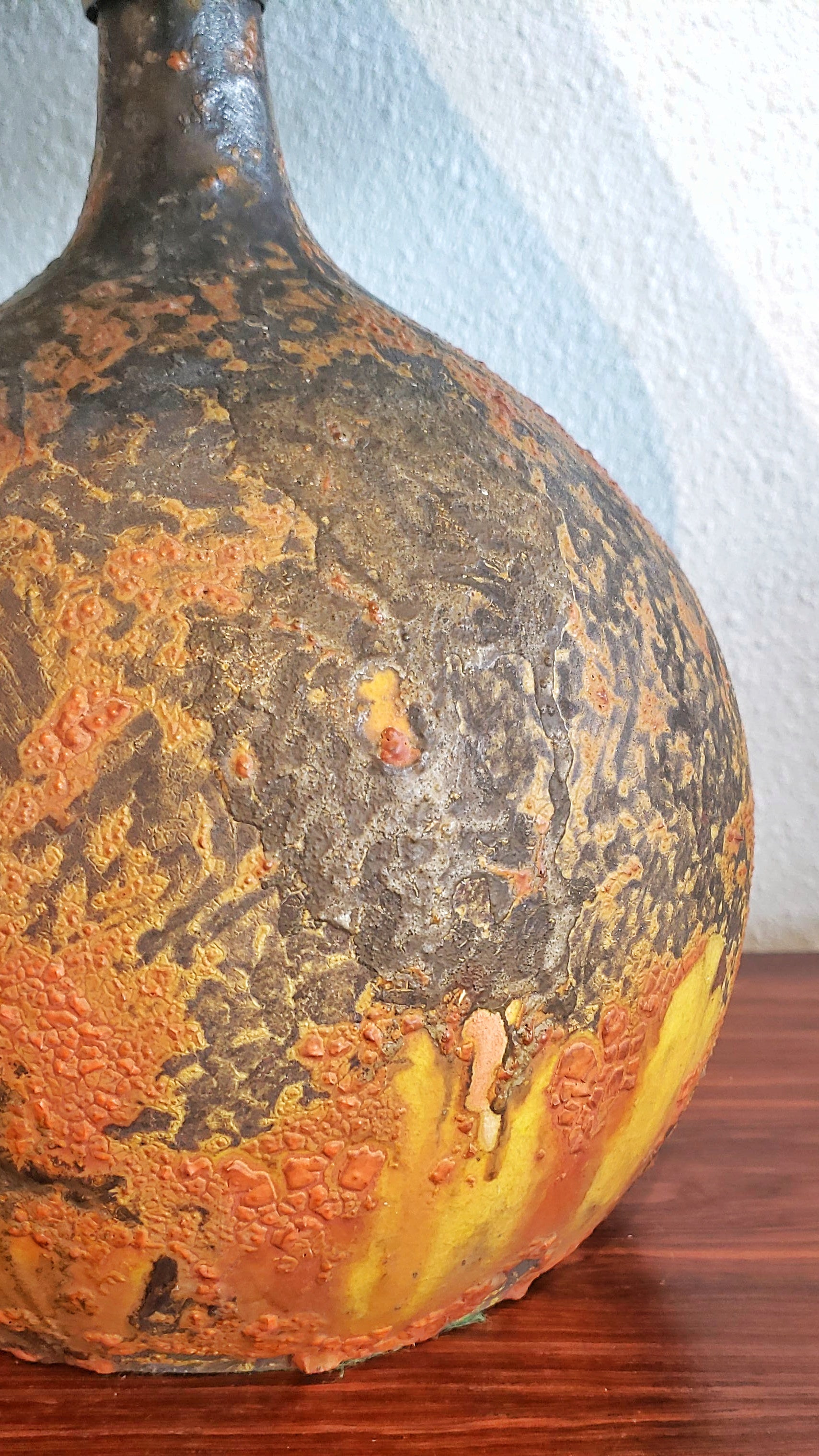 CRUSTY VOLCANIC BALL LAMP