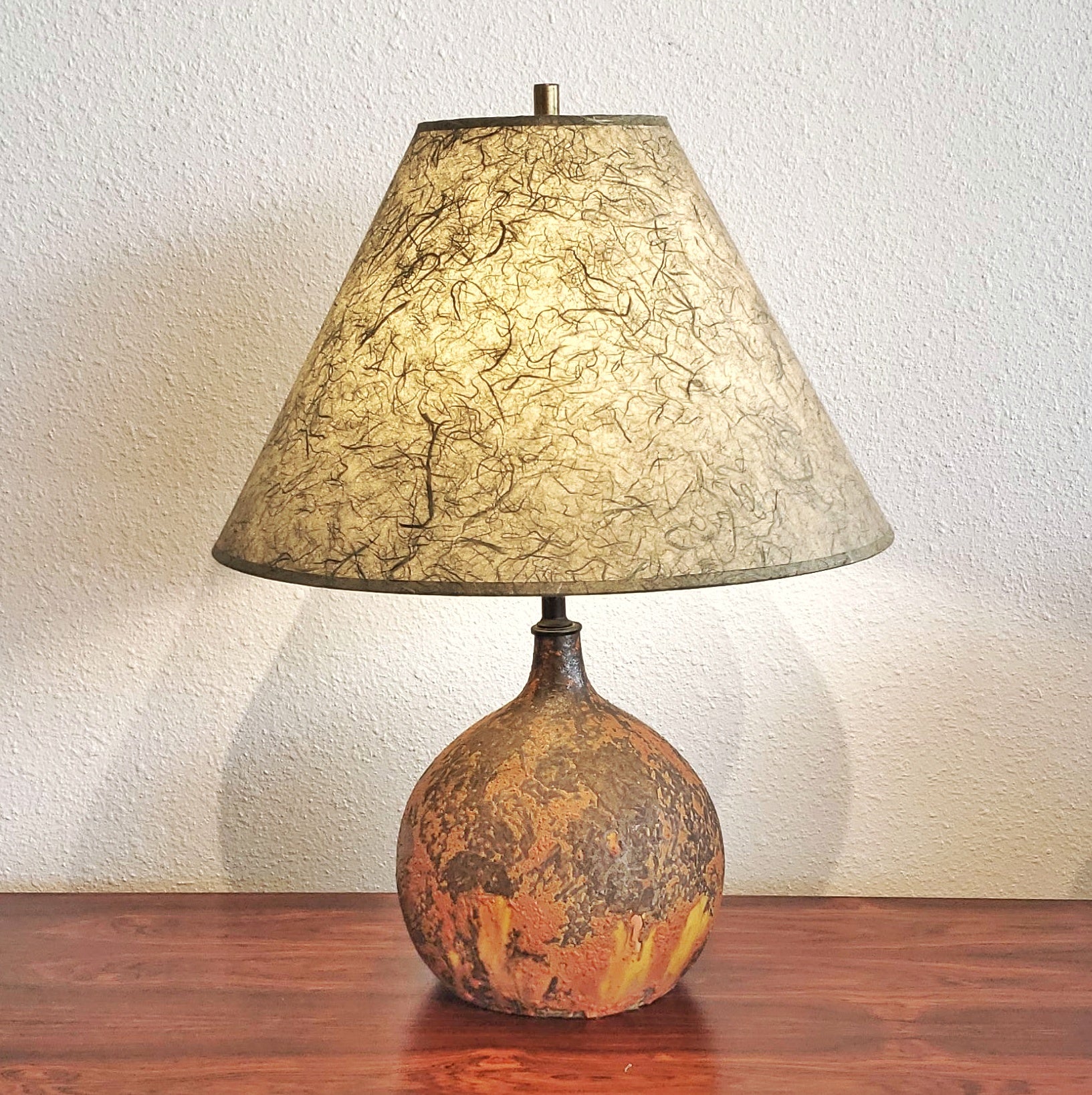 CRUSTY VOLCANIC BALL LAMP