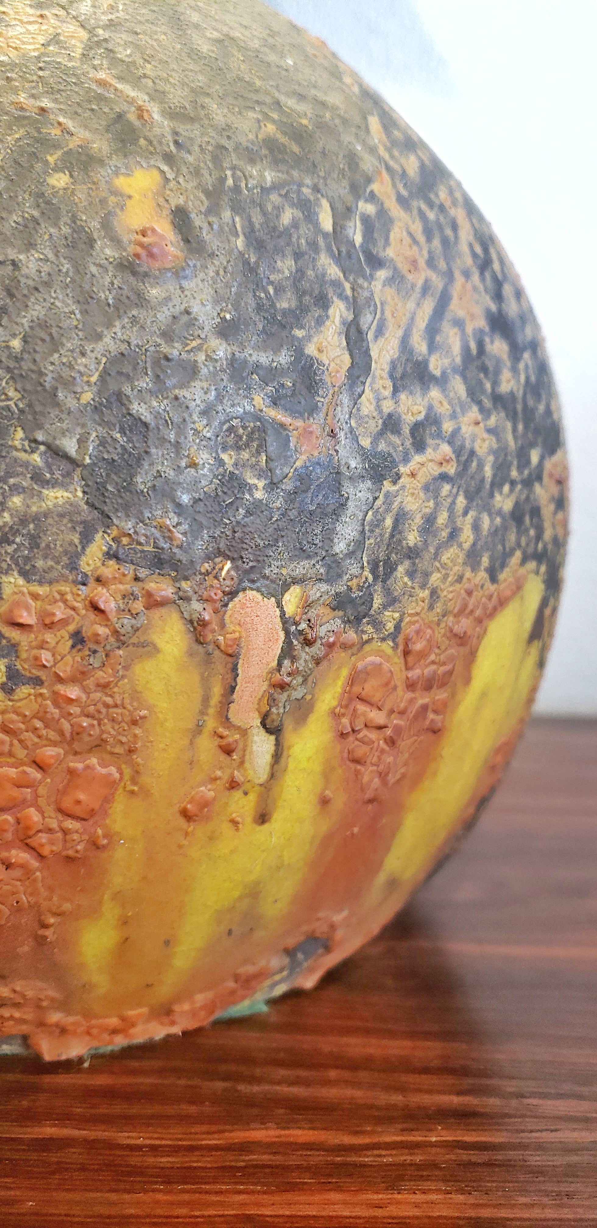 CRUSTY VOLCANIC BALL LAMP