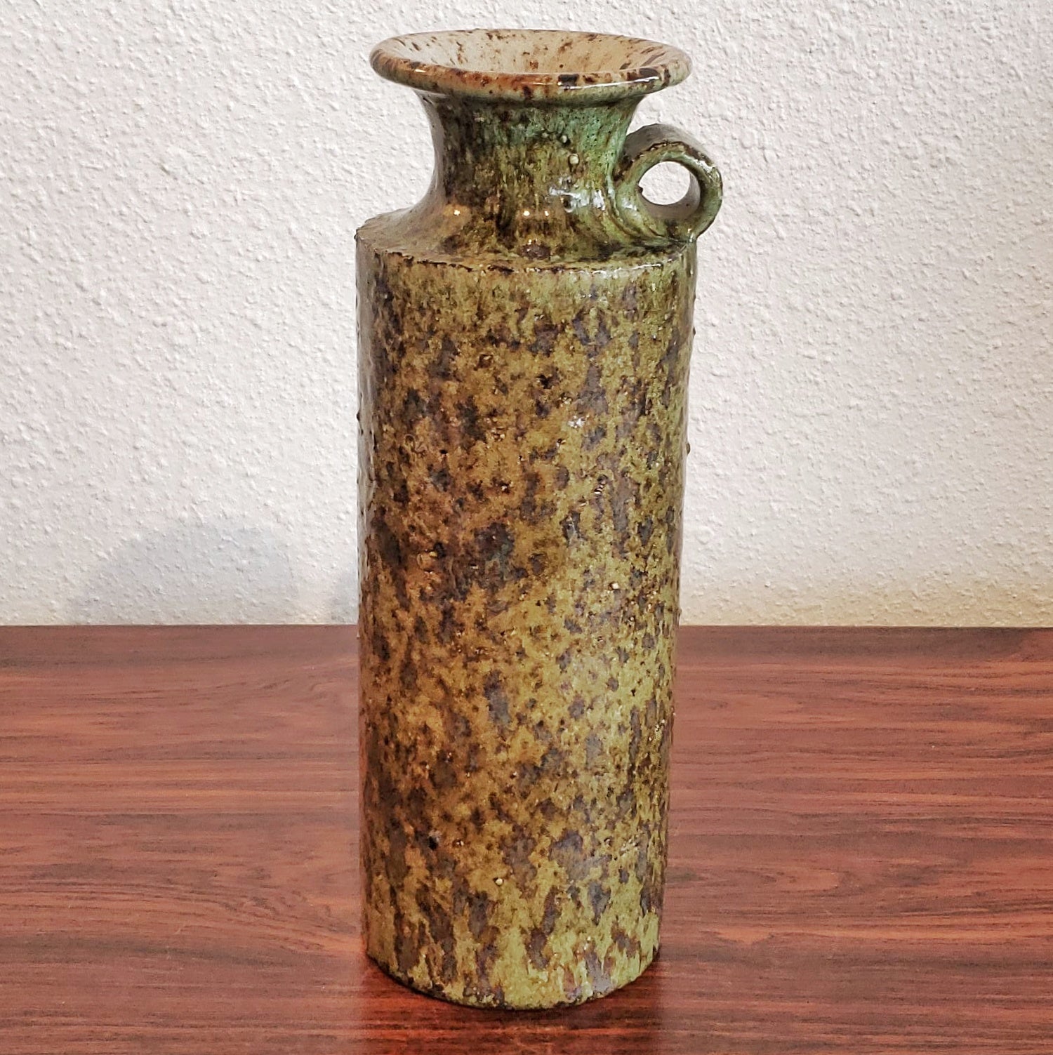 CHAMOTTE STONEWARE VASE IN THE STYLE OF GERHARD LIEBENTHRON (24 cm)