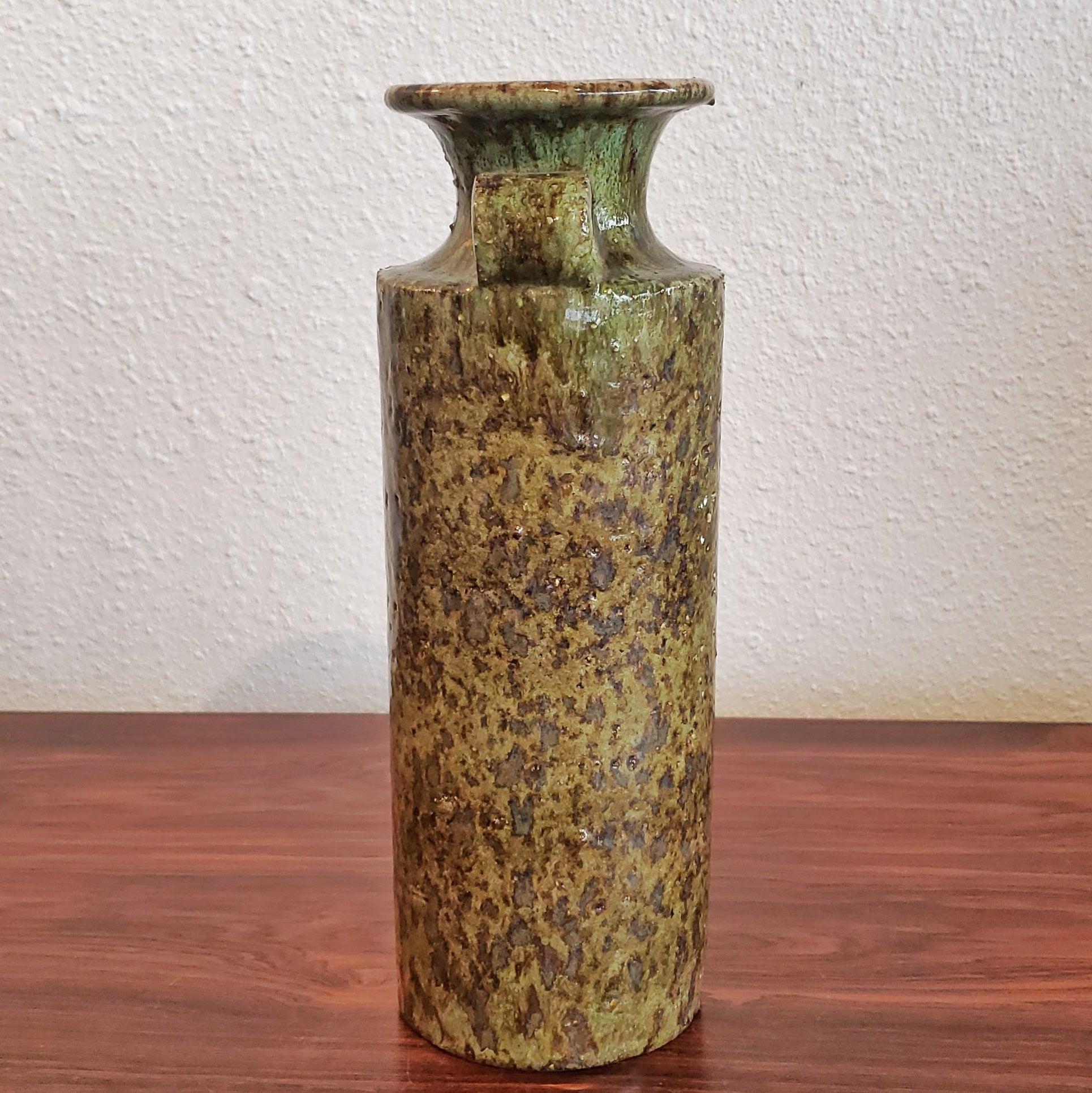 CHAMOTTE STONEWARE VASE IN THE STYLE OF GERHARD LIEBENTHRON (24 cm)