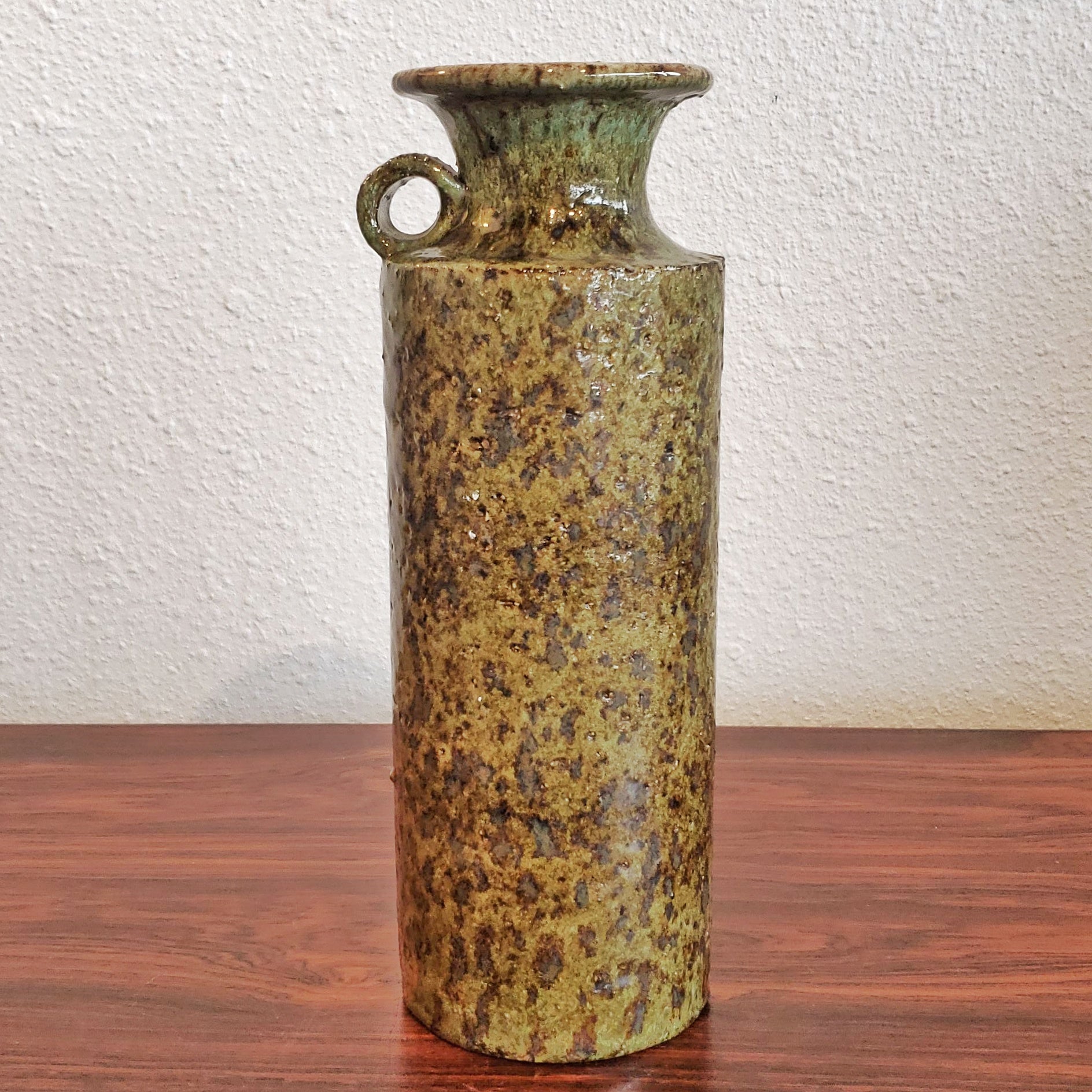 CHAMOTTE STONEWARE VASE IN THE STYLE OF GERHARD LIEBENTHRON (24 cm)