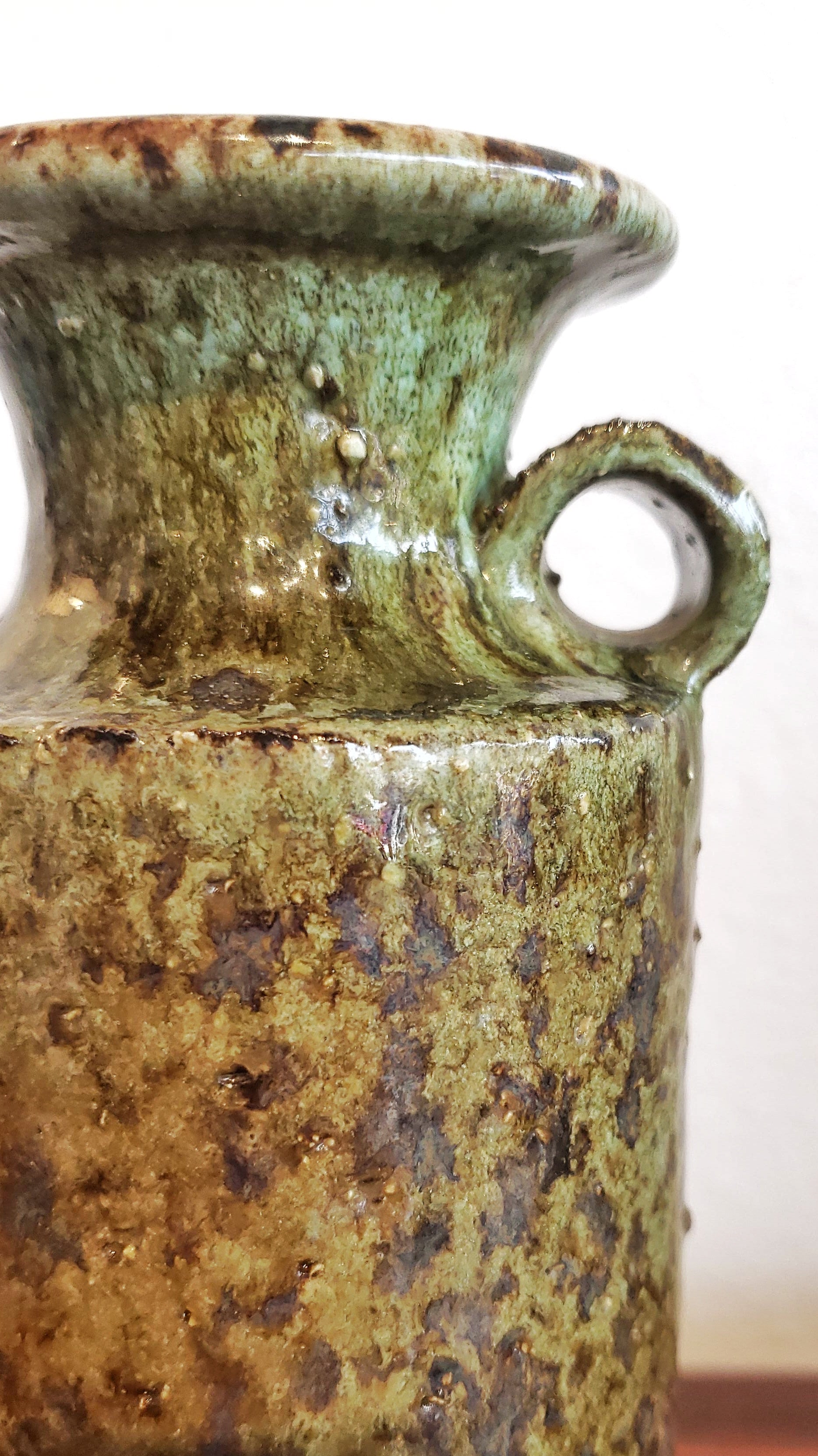 CHAMOTTE STONEWARE VASE IN THE STYLE OF GERHARD LIEBENTHRON (24 cm)