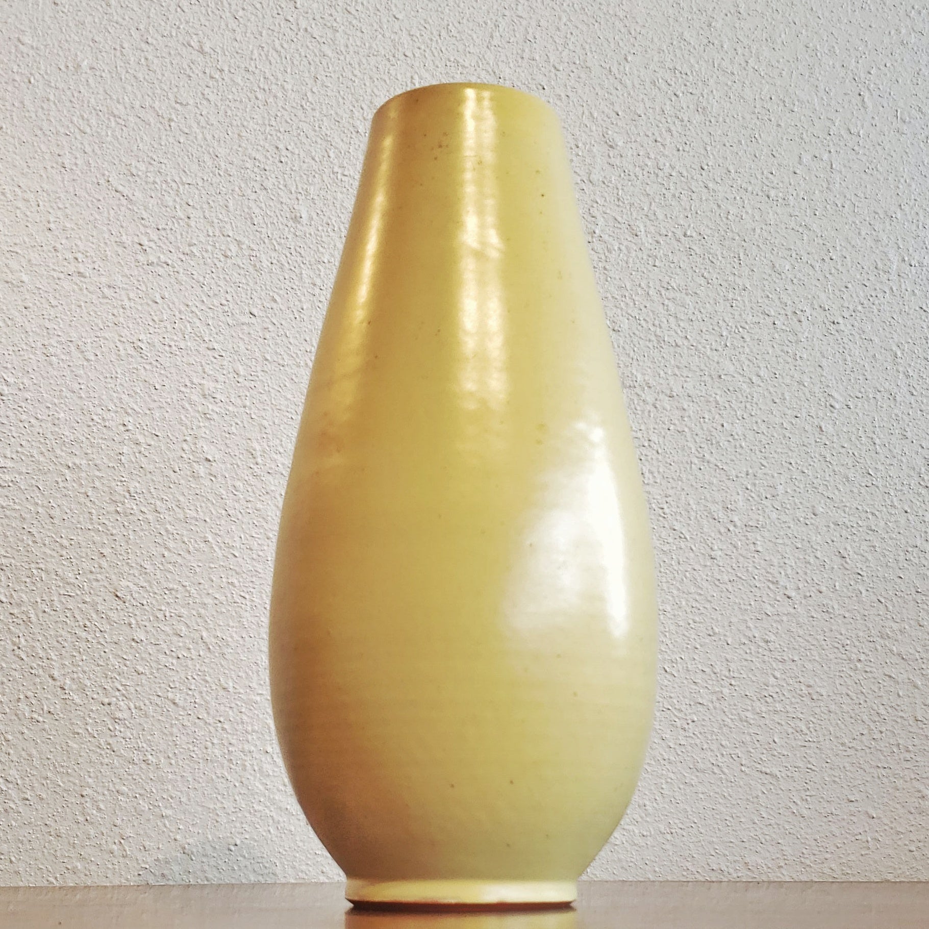 TALL YELLOW CONICAL VASE BY WILHELM DIEBENER FOR HANSA GOTHA KERAMIK (28 cm)