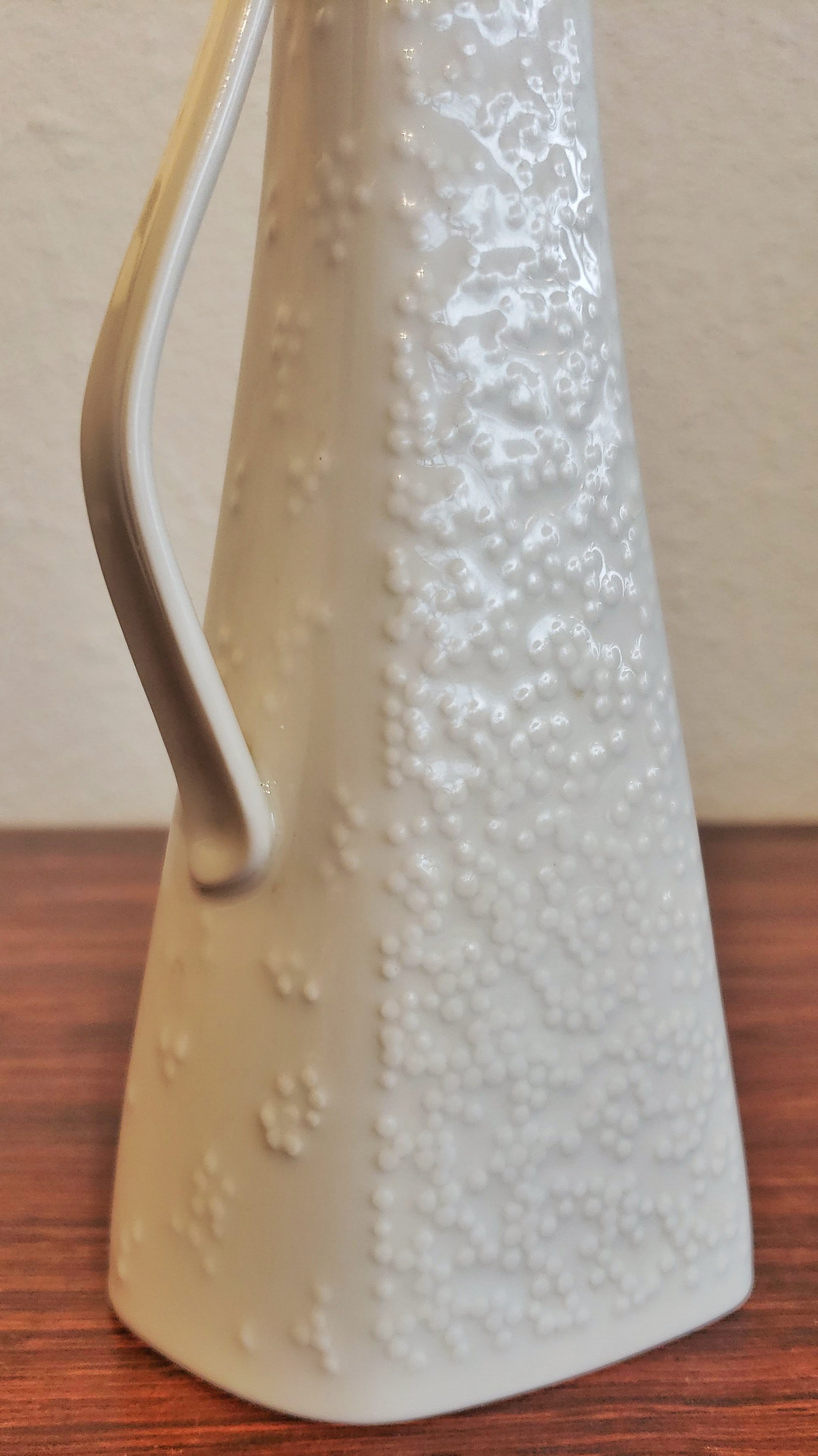 HANS ACHTZIGER FOR HUTSCHENREUTHER BUD VASE WITH HANDLE