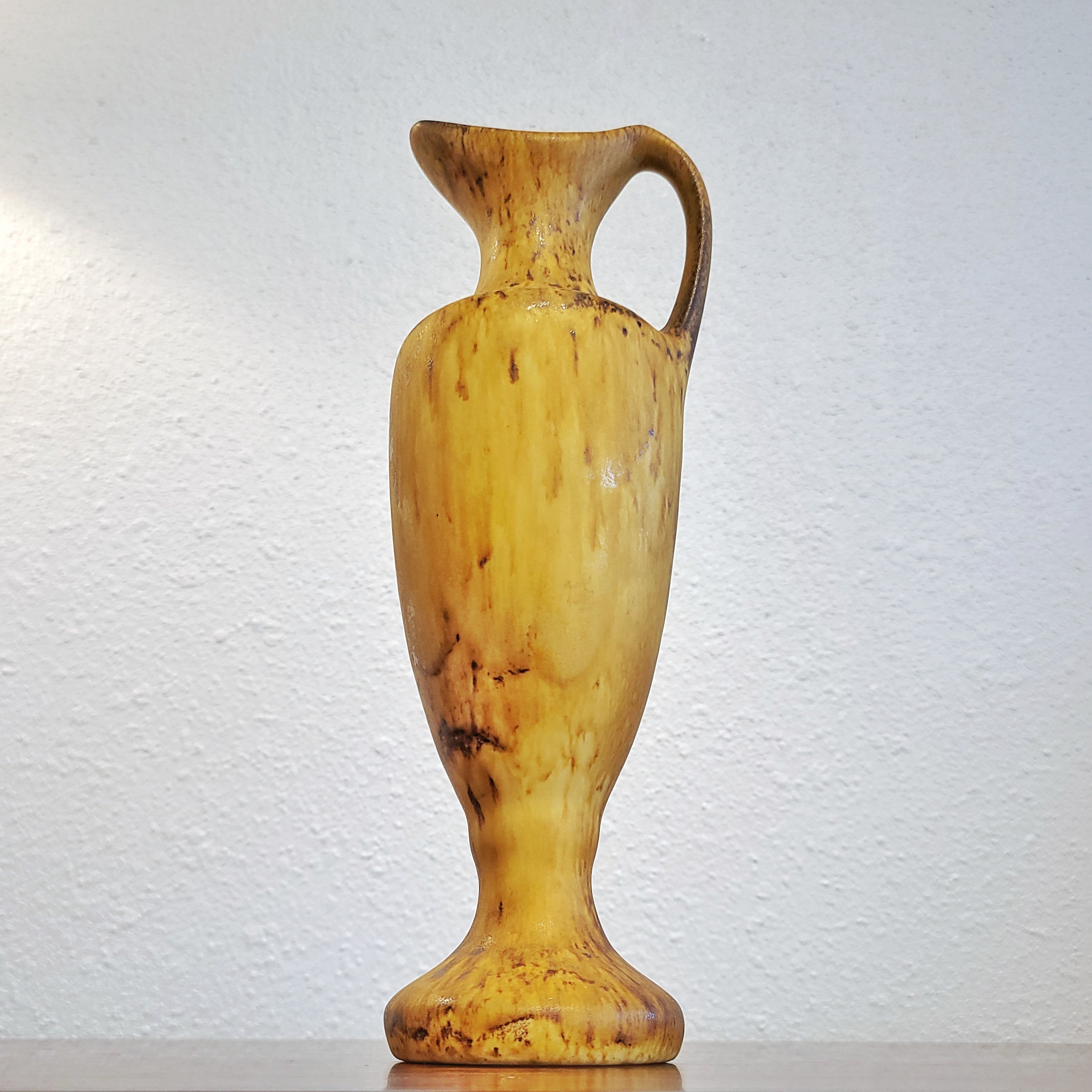 EARLY MAIGONIS DAGA EWER VASE