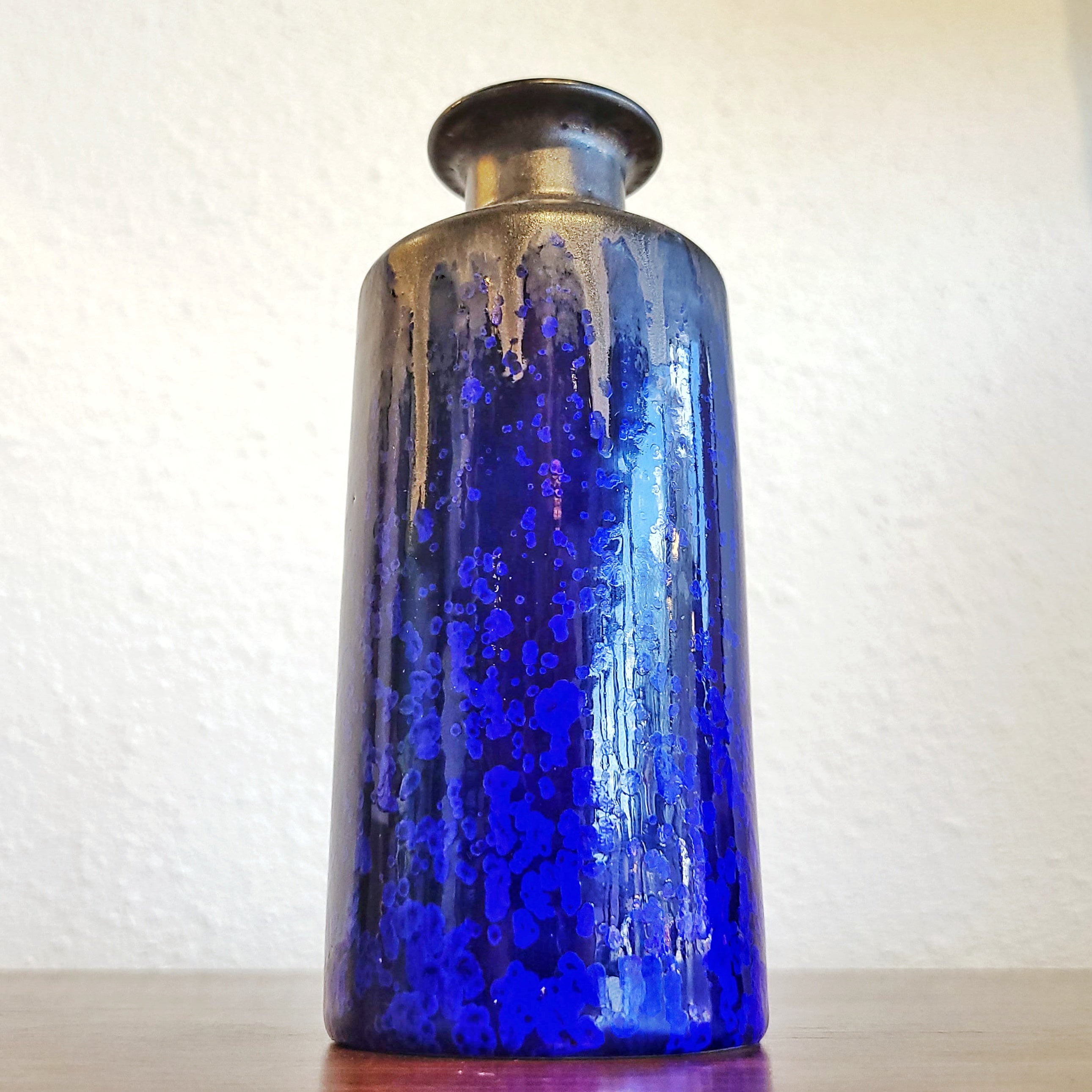 CRYSTALLINE BLUE WENDELIN STAHL CYLINDER VASE