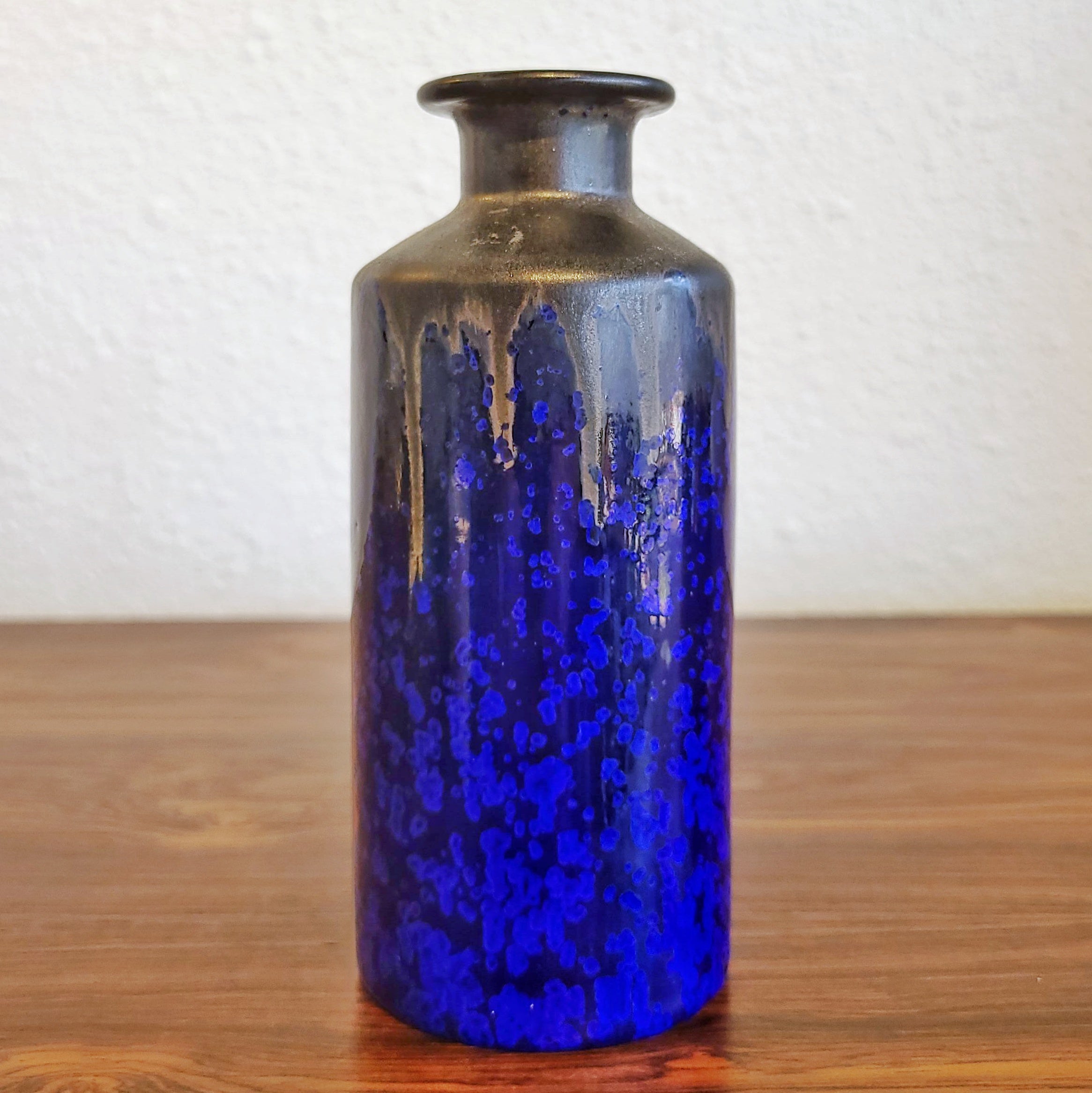 CRYSTALLINE BLUE WENDELIN STAHL CYLINDER VASE