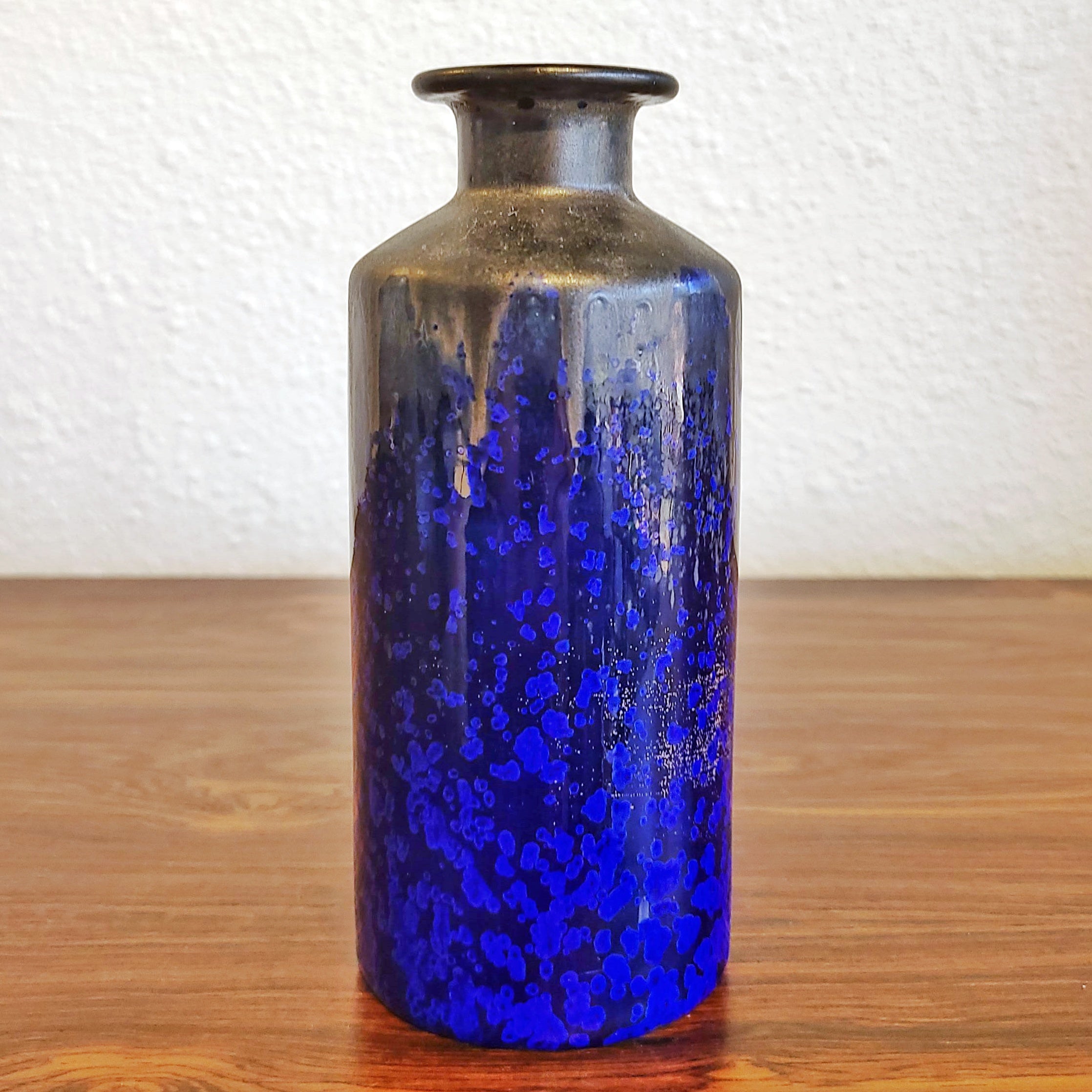 CRYSTALLINE BLUE WENDELIN STAHL CYLINDER VASE