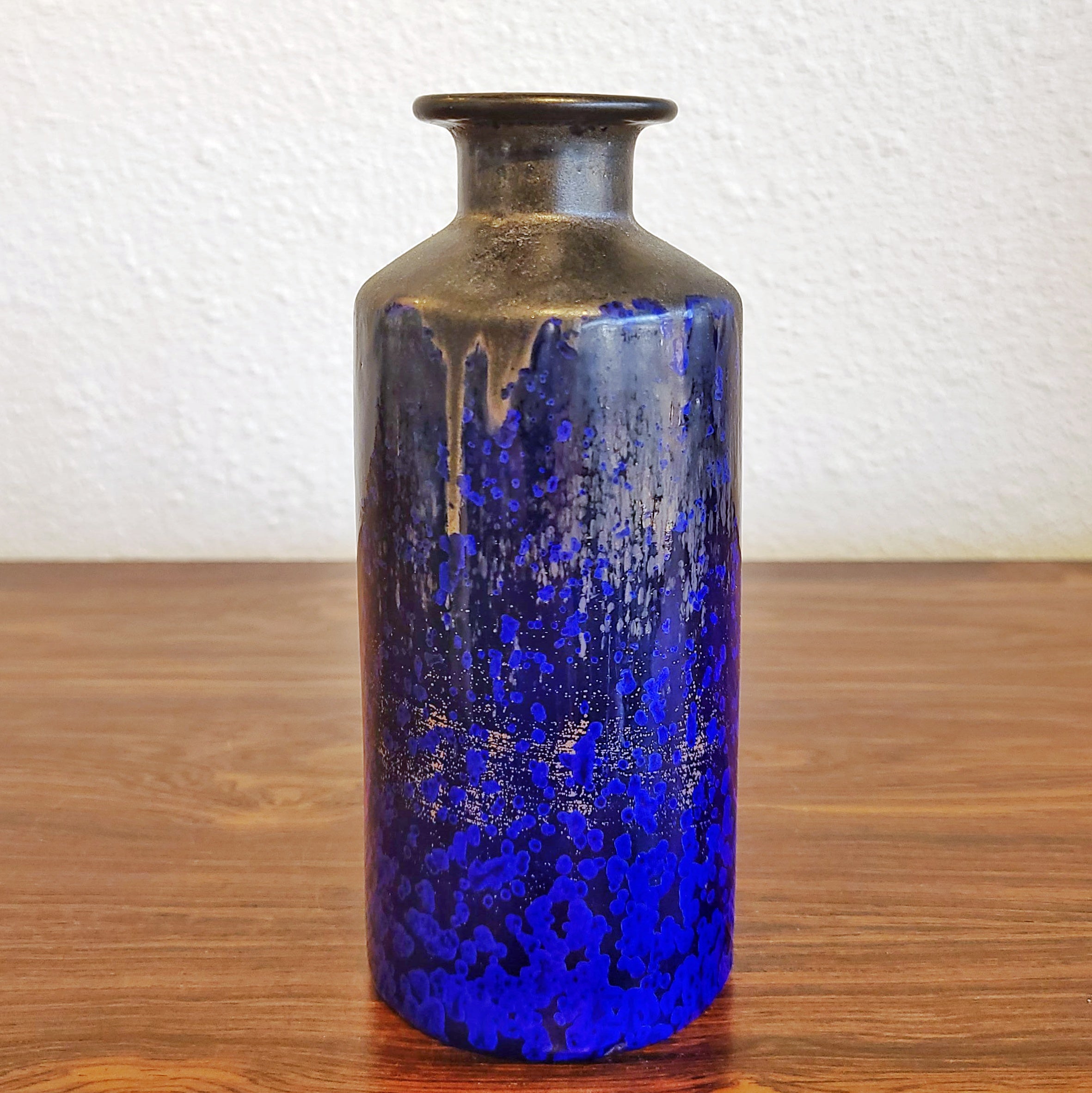 CRYSTALLINE BLUE WENDELIN STAHL CYLINDER VASE