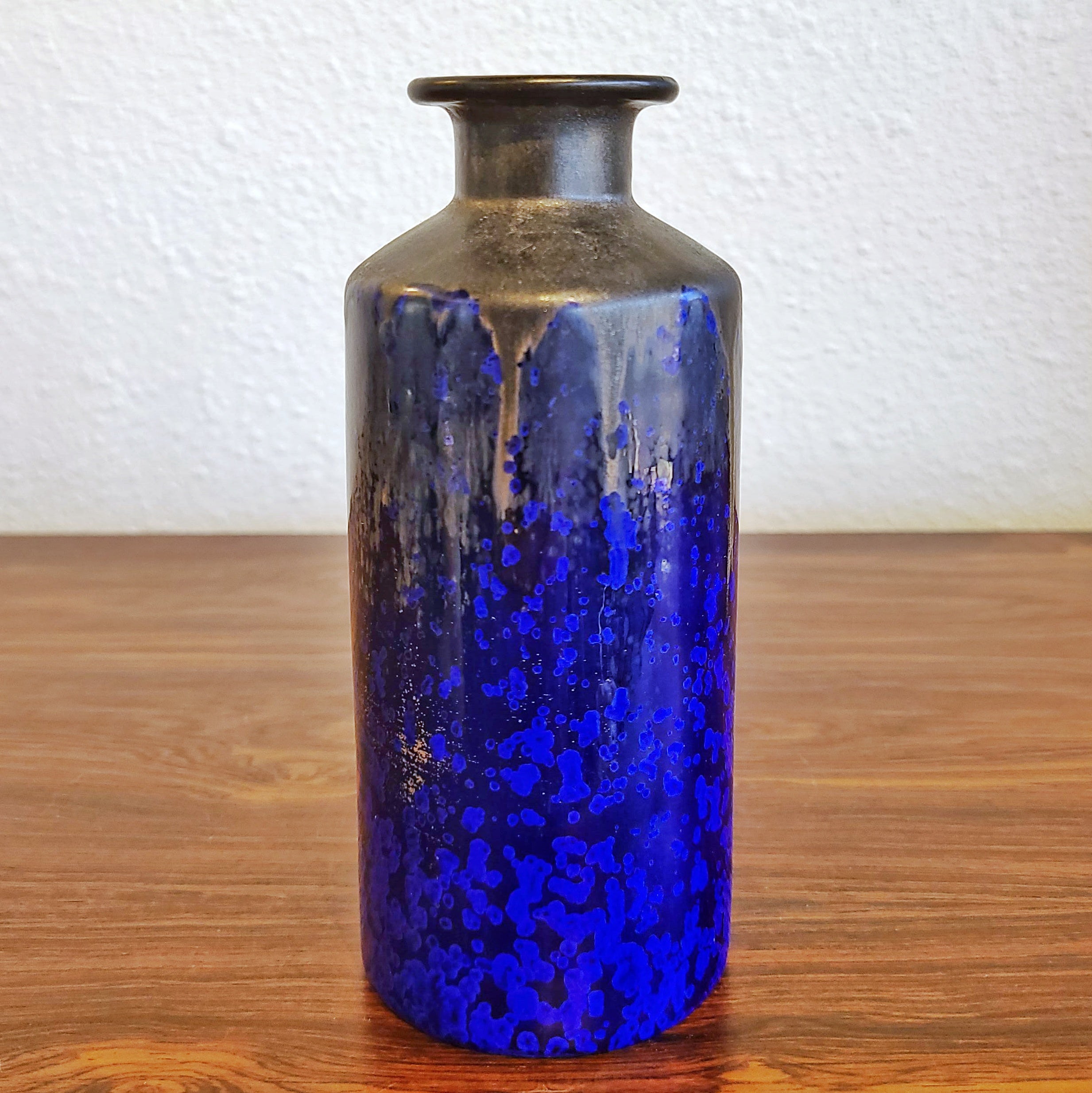 CRYSTALLINE BLUE WENDELIN STAHL CYLINDER VASE