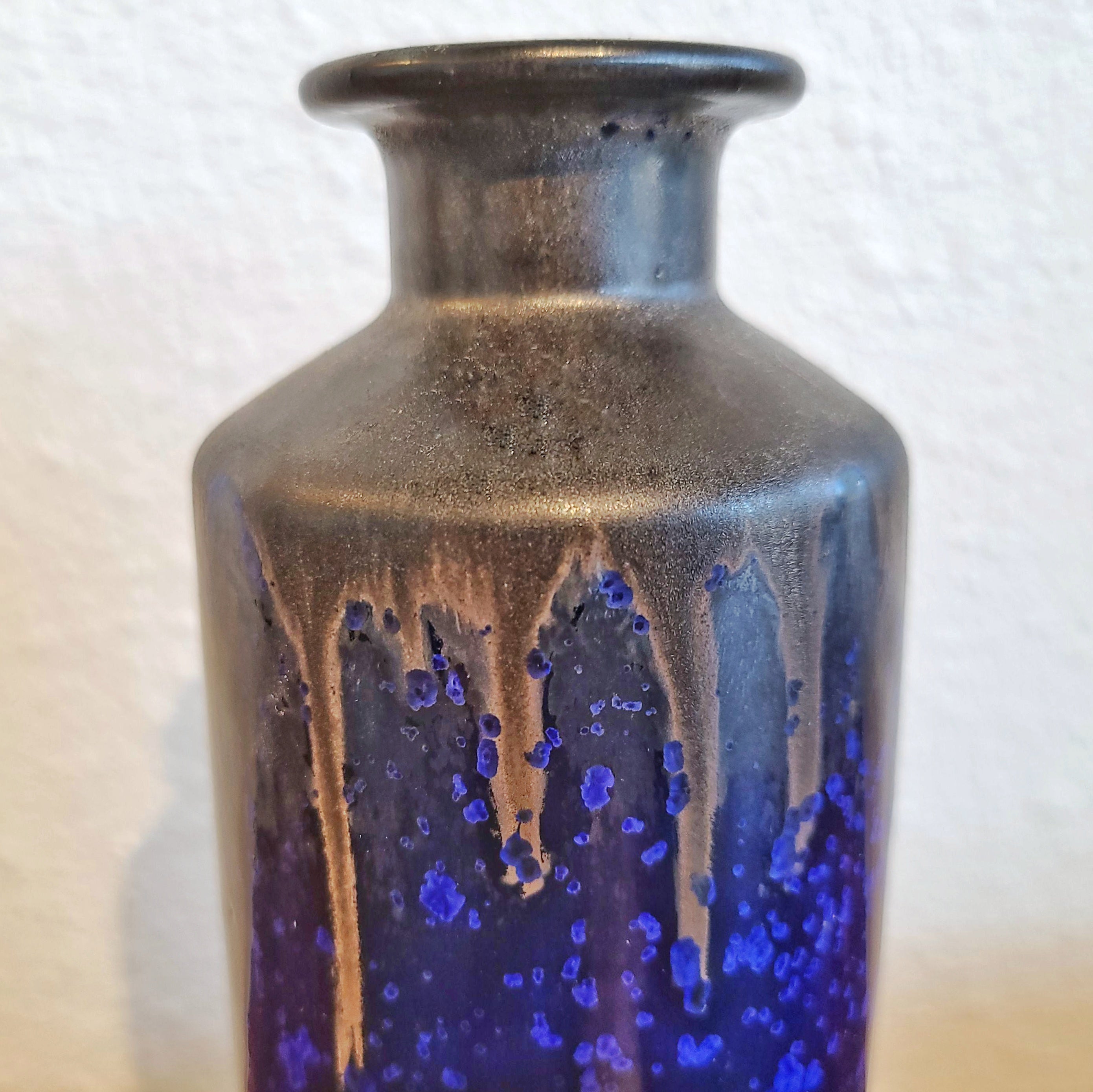 CRYSTALLINE BLUE WENDELIN STAHL CYLINDER VASE