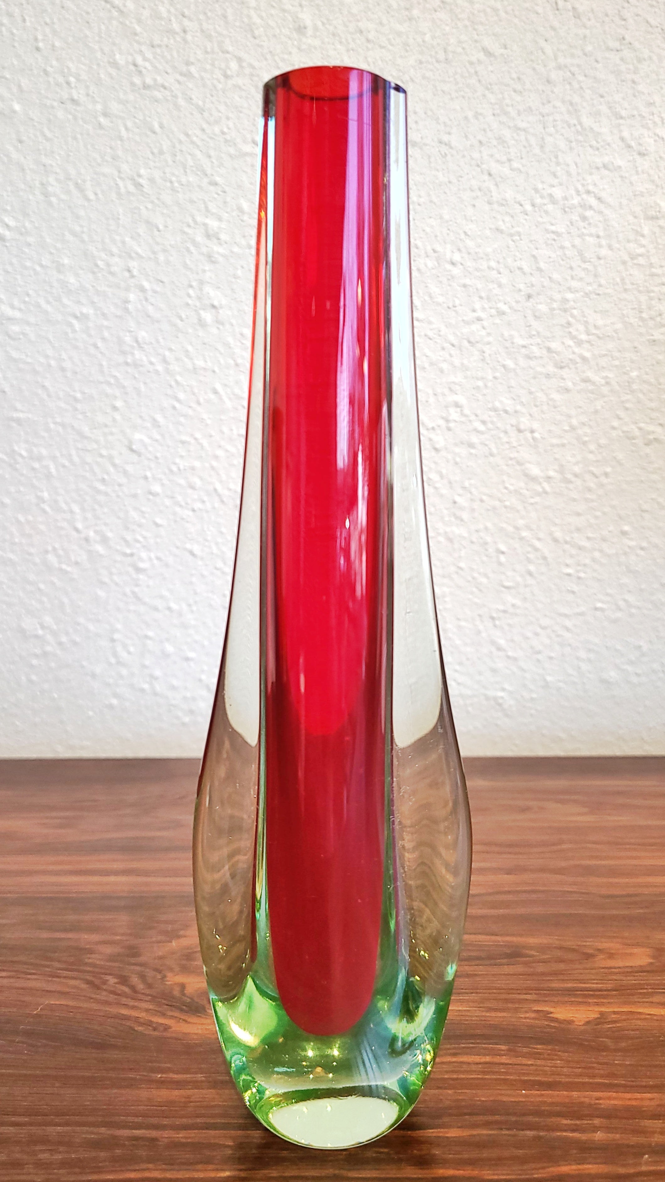 GIORGIO FERRO RED AND GREEN SOMMERSO GLASS TEARDROP VASE