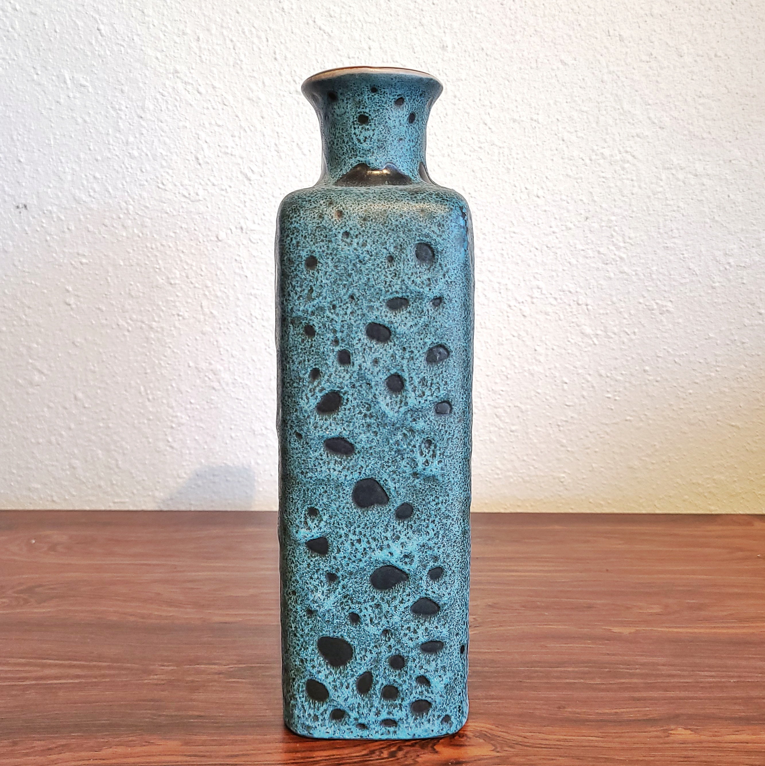 GRÄFLICH ORTENBURG TURQUOISE HANDLE VASE Nr.  670