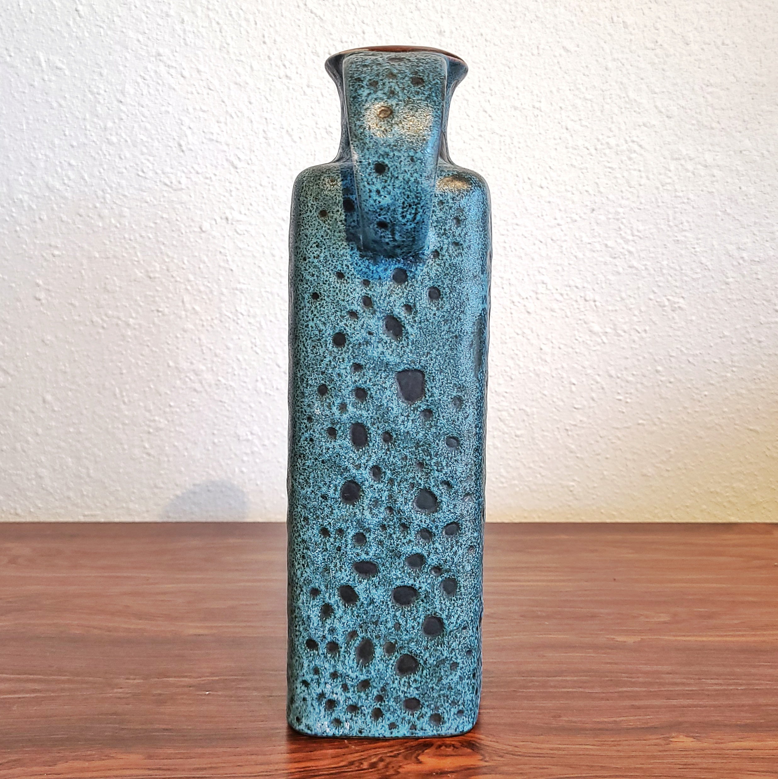 GRÄFLICH ORTENBURG TURQUOISE HANDLE VASE Nr.  670