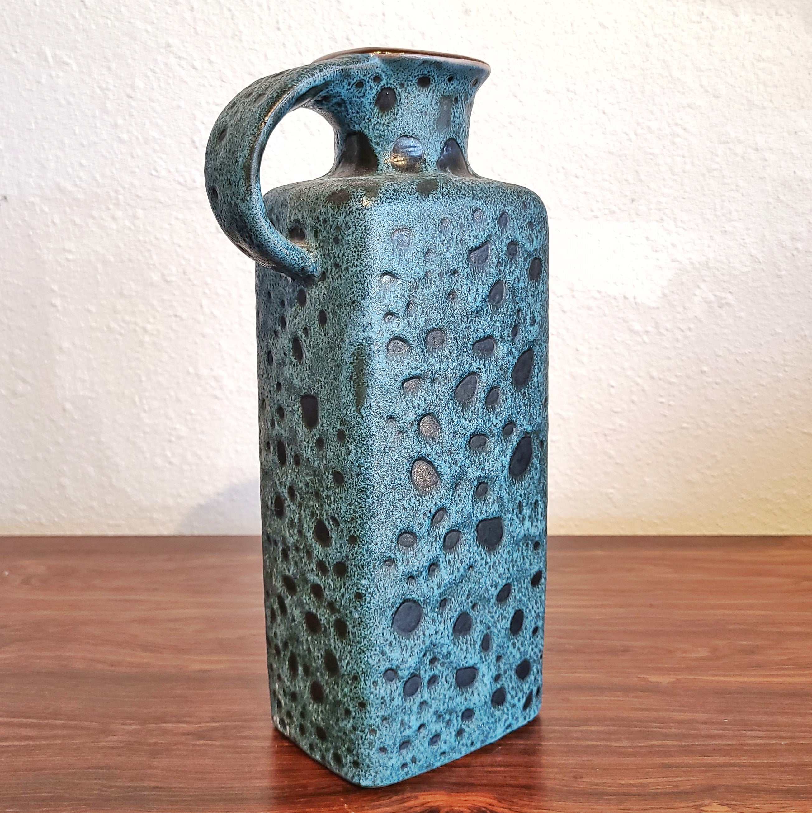 GRÄFLICH ORTENBURG TURQUOISE HANDLE VASE Nr.  670